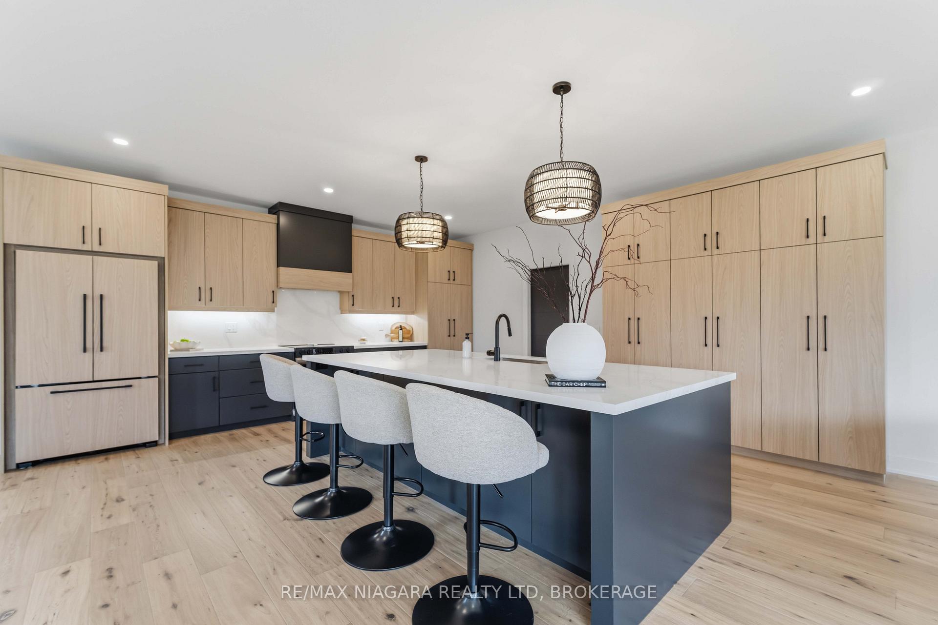 Photo 12 of 6124 Curlin Crescent, Niagara Falls, Forestview — HOMEH