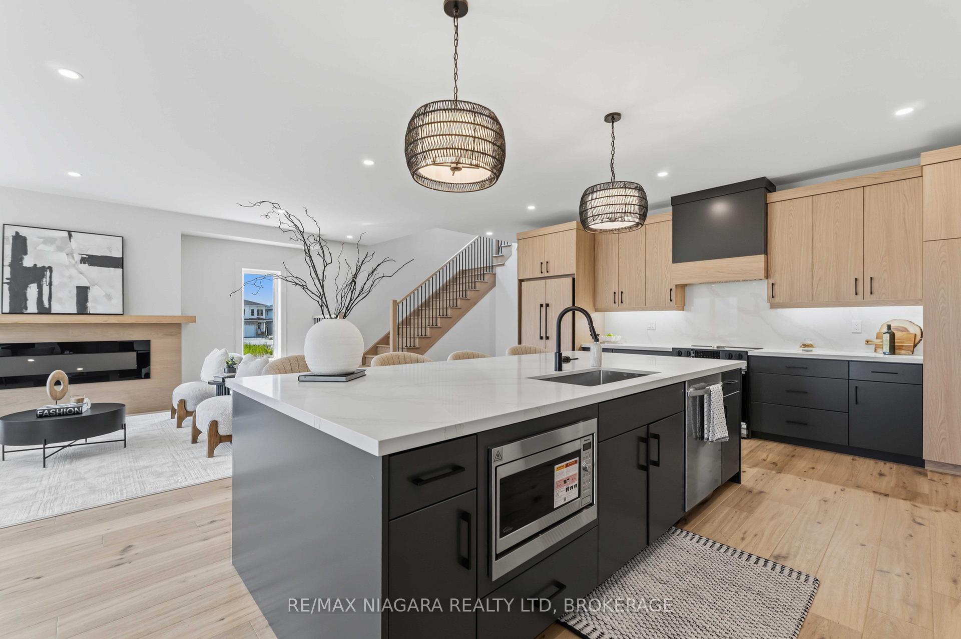 Photo 13 of 6124 Curlin Crescent, Niagara Falls, Forestview — HOMEH