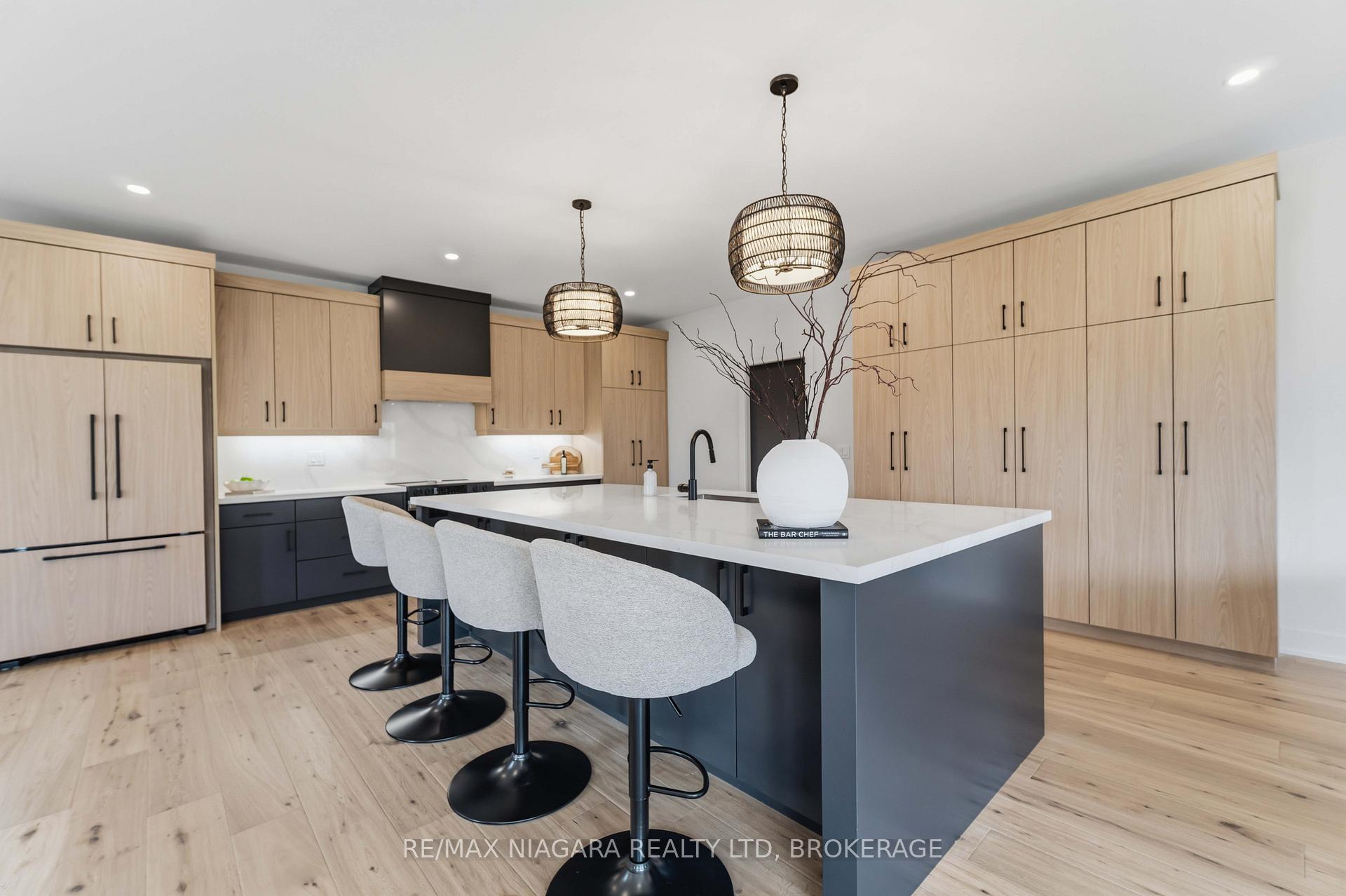 Photo 14 of 6124 Curlin Crescent, Niagara Falls, Forestview — HOMEH