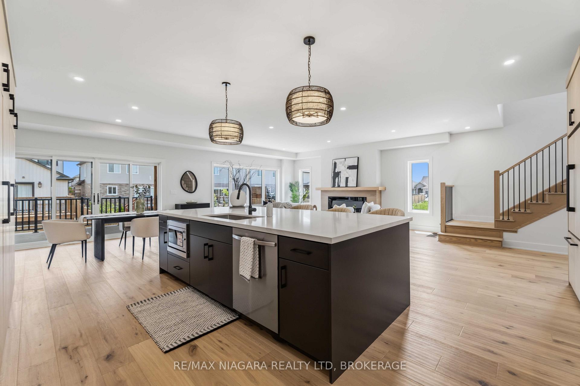 Photo 15 of 6124 Curlin Crescent, Niagara Falls, Forestview — HOMEH