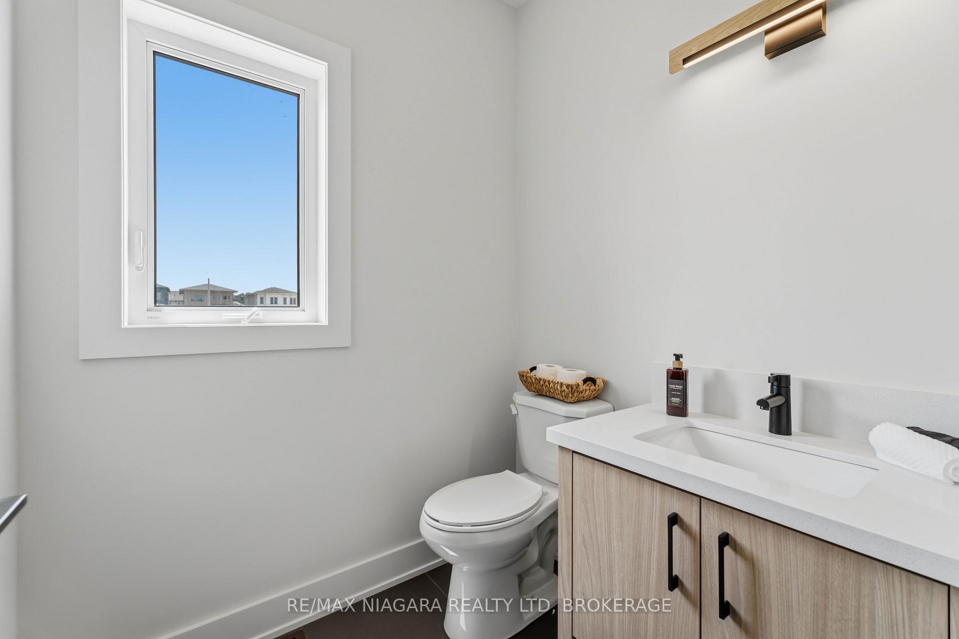 Photo 17 of 6124 Curlin Crescent, Niagara Falls, Forestview — HOMEH