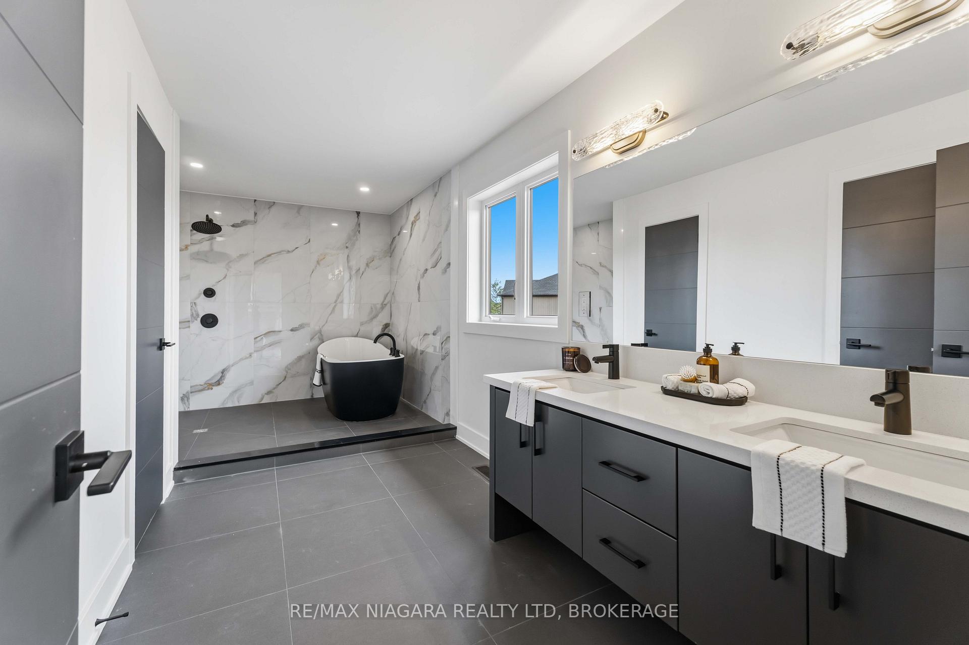 Photo 19 of 6124 Curlin Crescent, Niagara Falls, Forestview — HOMEH