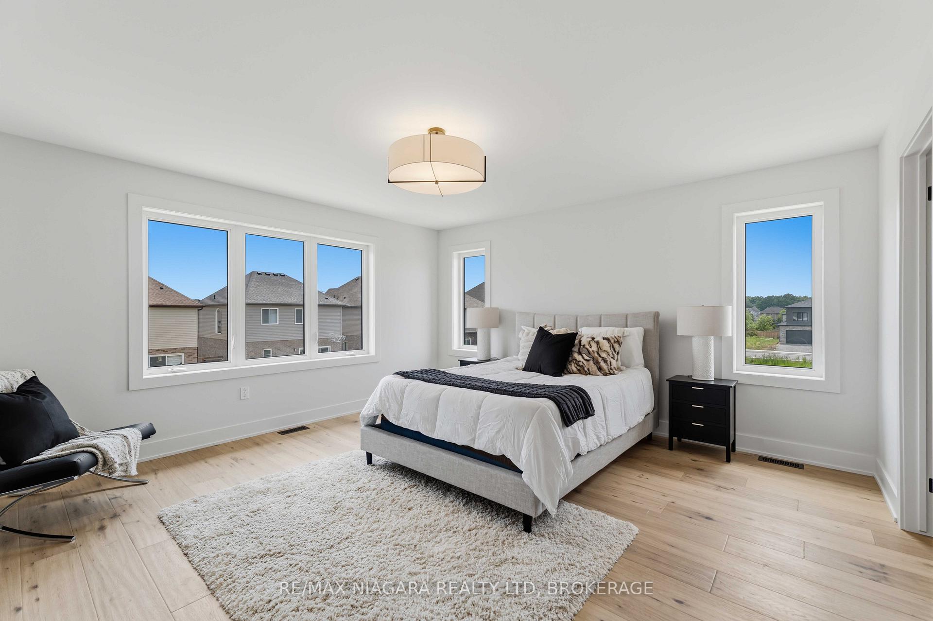 Photo 21 of 6124 Curlin Crescent, Niagara Falls, Forestview — HOMEH