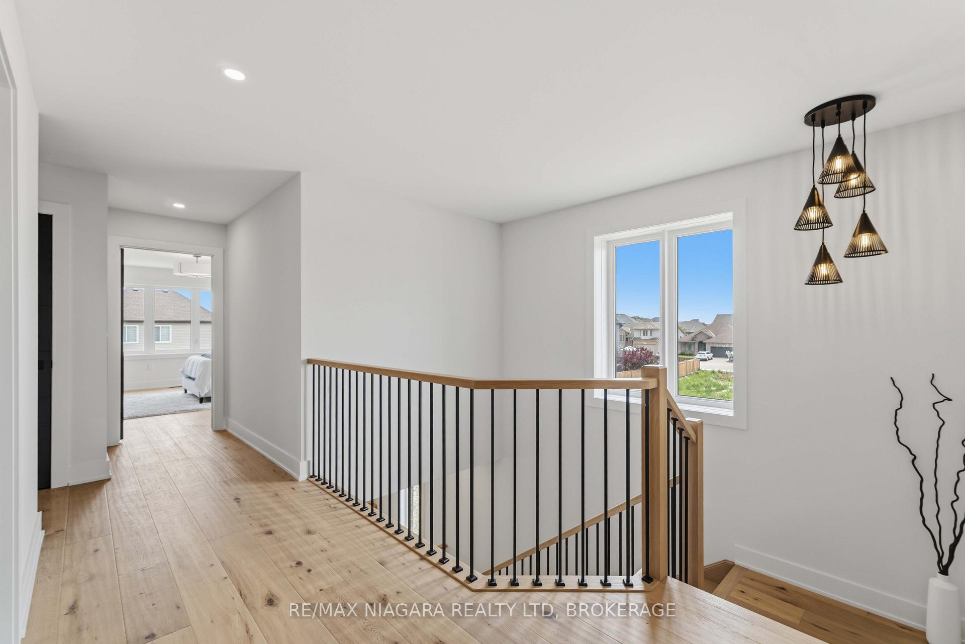 Photo 23 of 6124 Curlin Crescent, Niagara Falls, Forestview — HOMEH