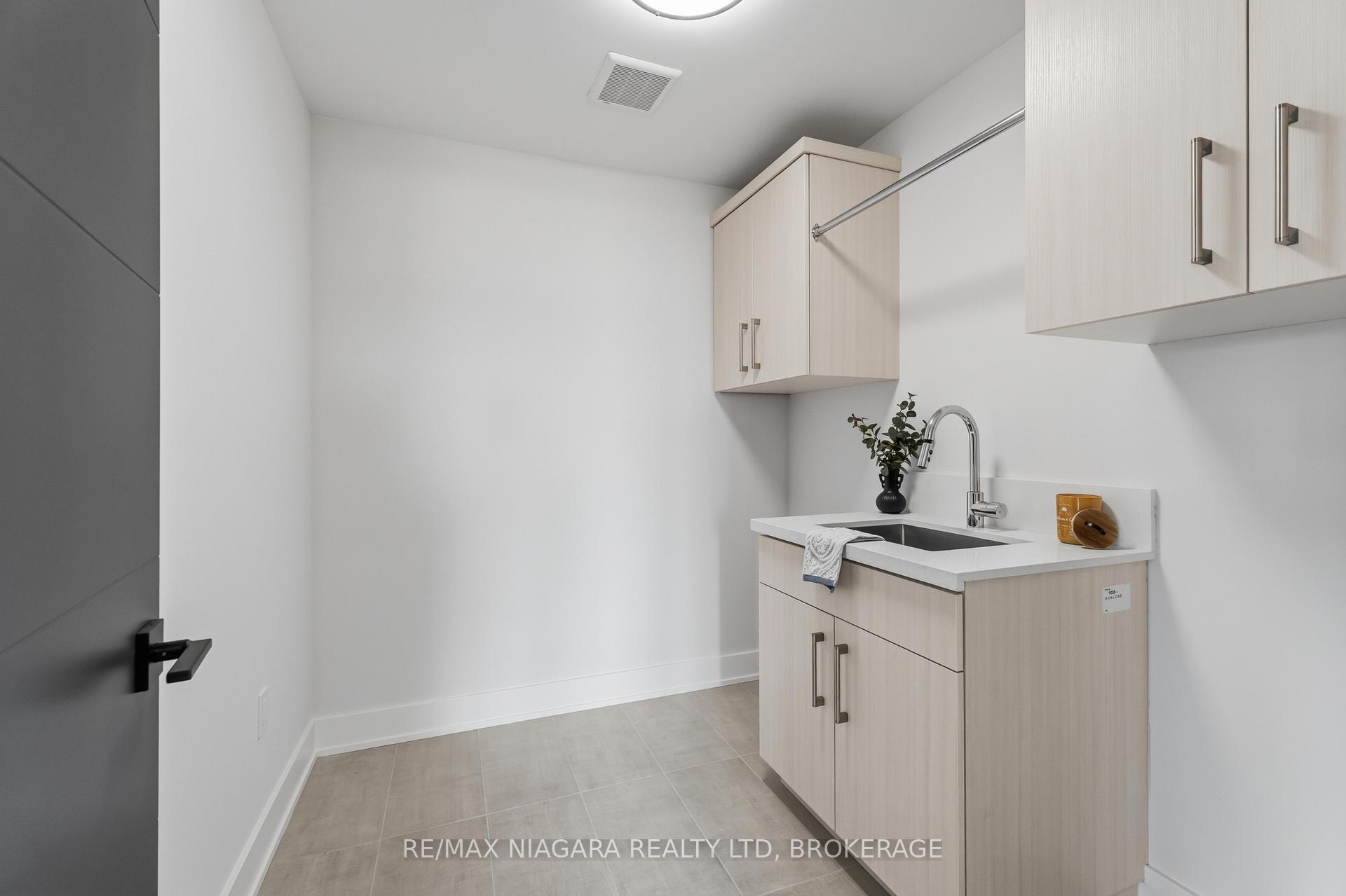 Photo 27 of 6124 Curlin Crescent, Niagara Falls, Forestview — HOMEH