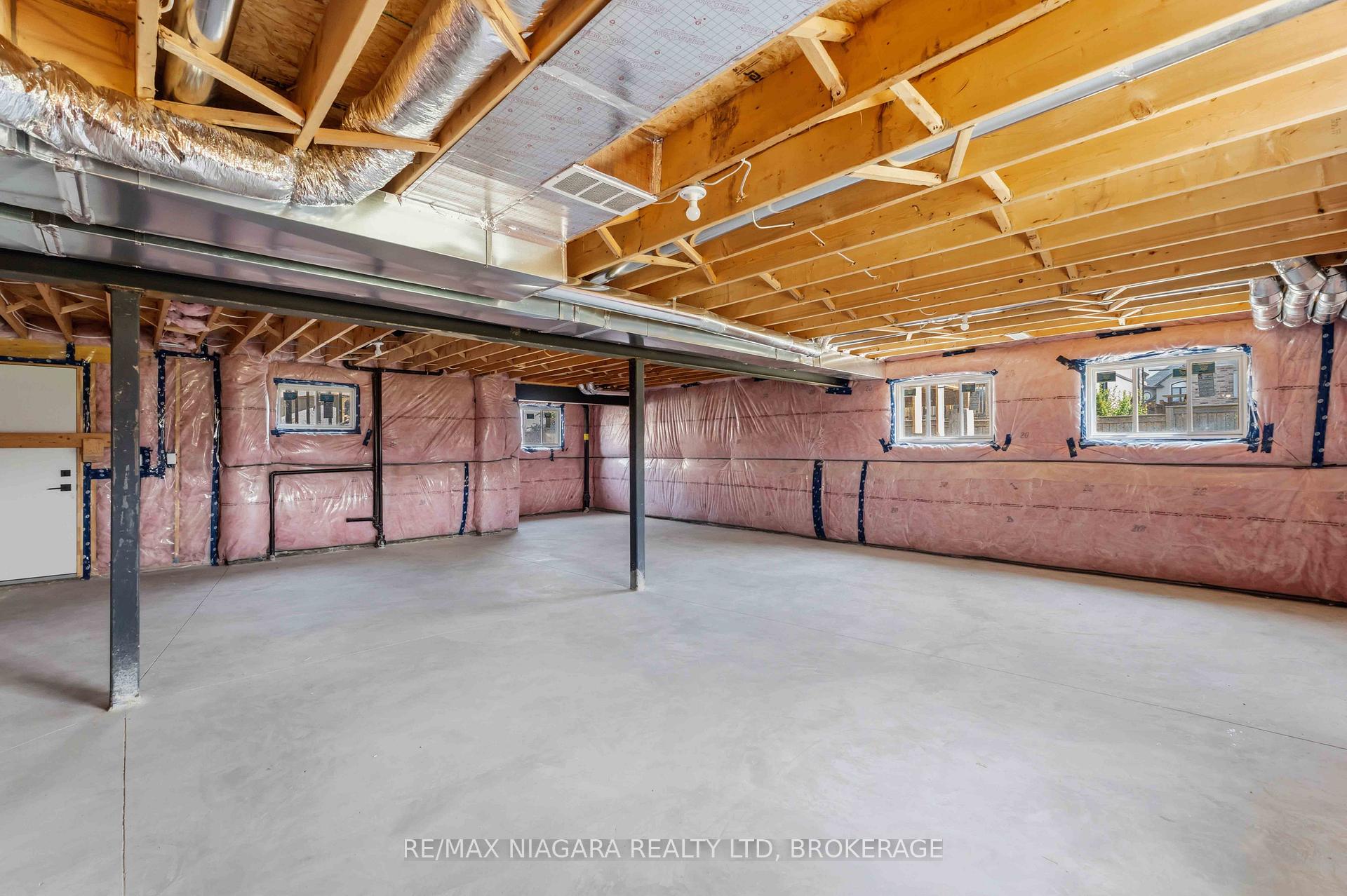 Photo 32 of 6124 Curlin Crescent, Niagara Falls, Forestview — HOMEH