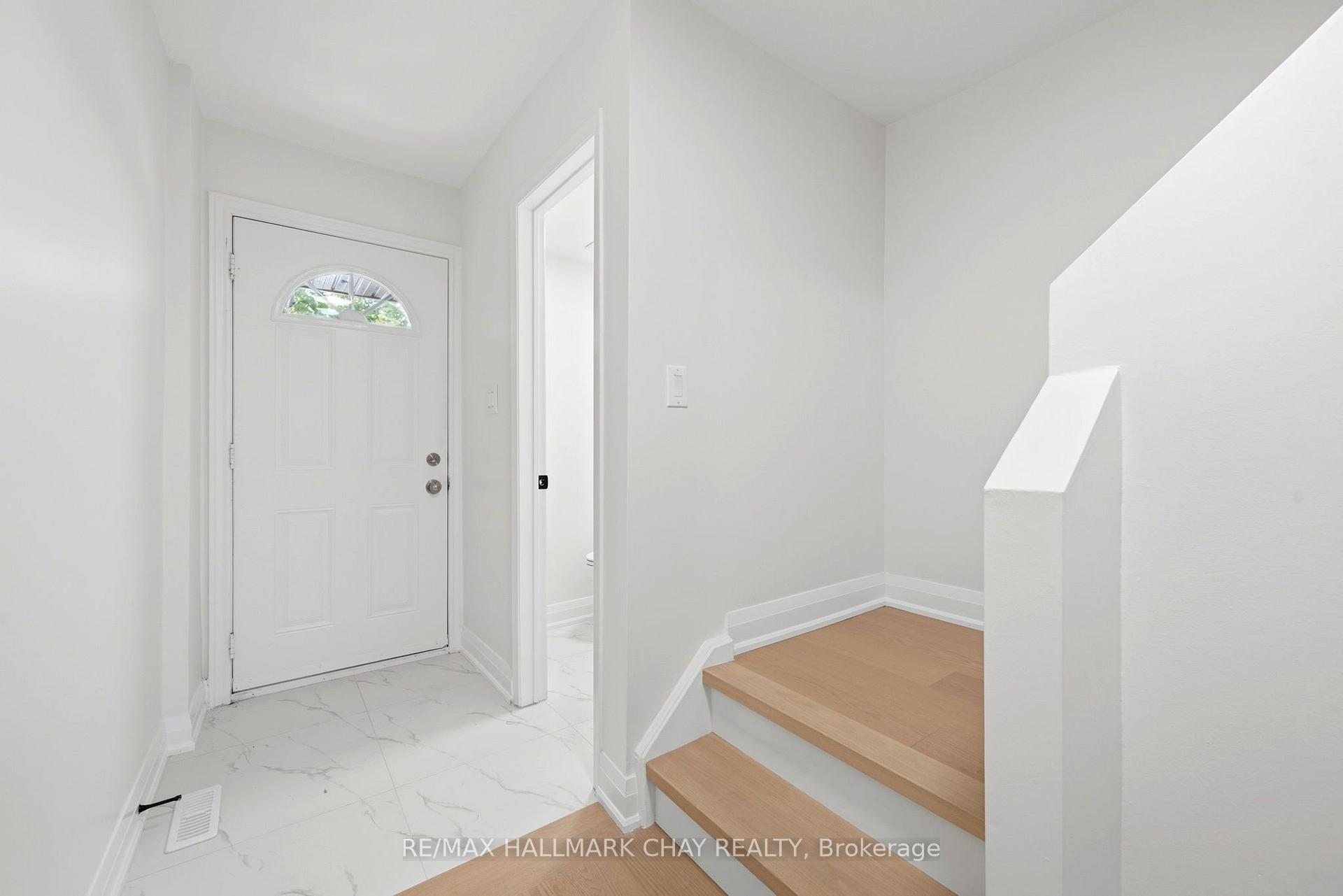 Photo 2 of Unit 6, 52 Adelaide Street, Barrie, Allandale — HOMEH