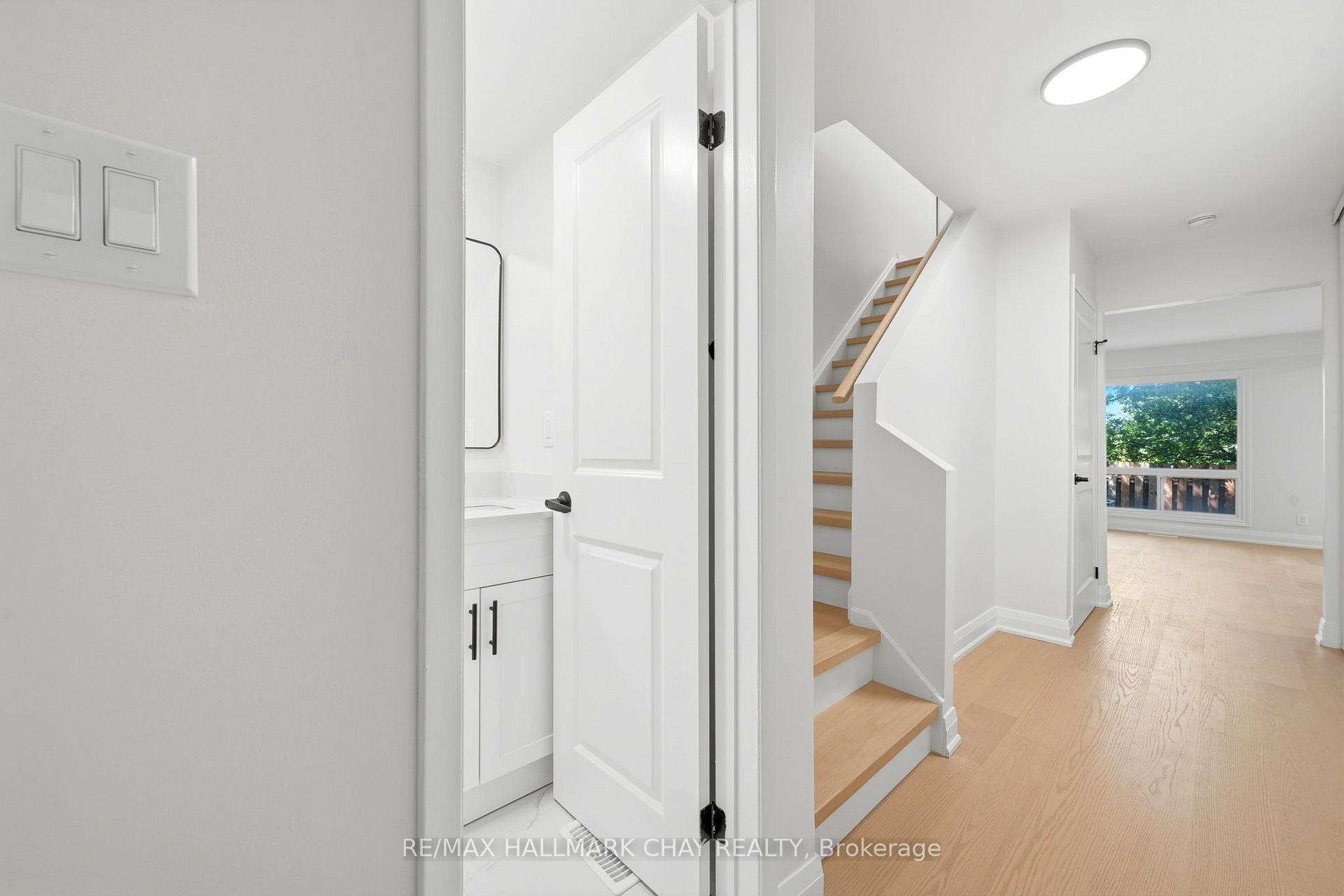 Photo 4 of Unit 6, 52 Adelaide Street, Barrie, Allandale — HOMEH