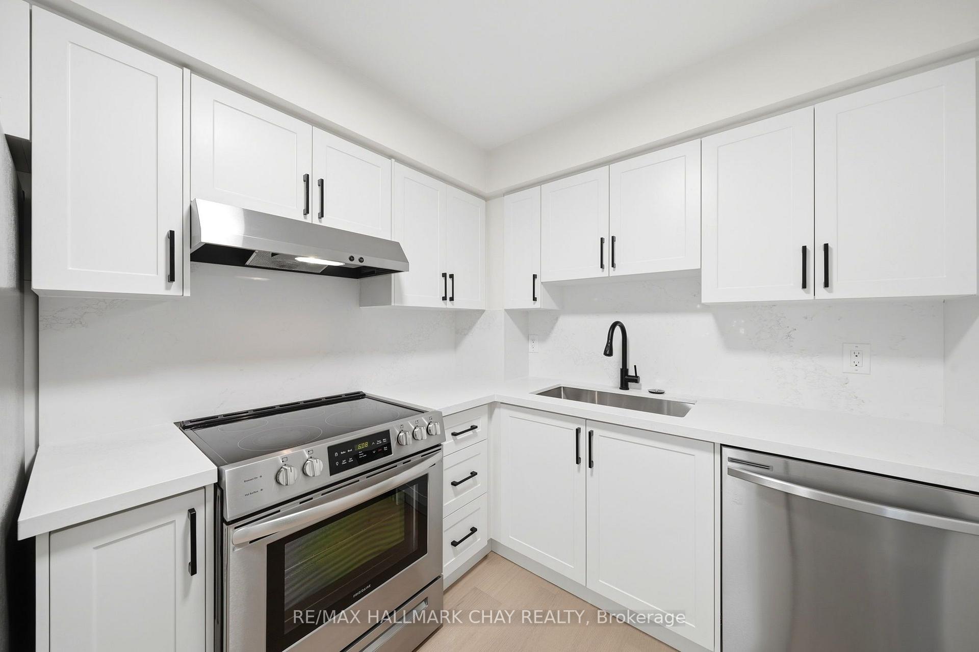 Photo 8 of Unit 6, 52 Adelaide Street, Barrie, Allandale — HOMEH