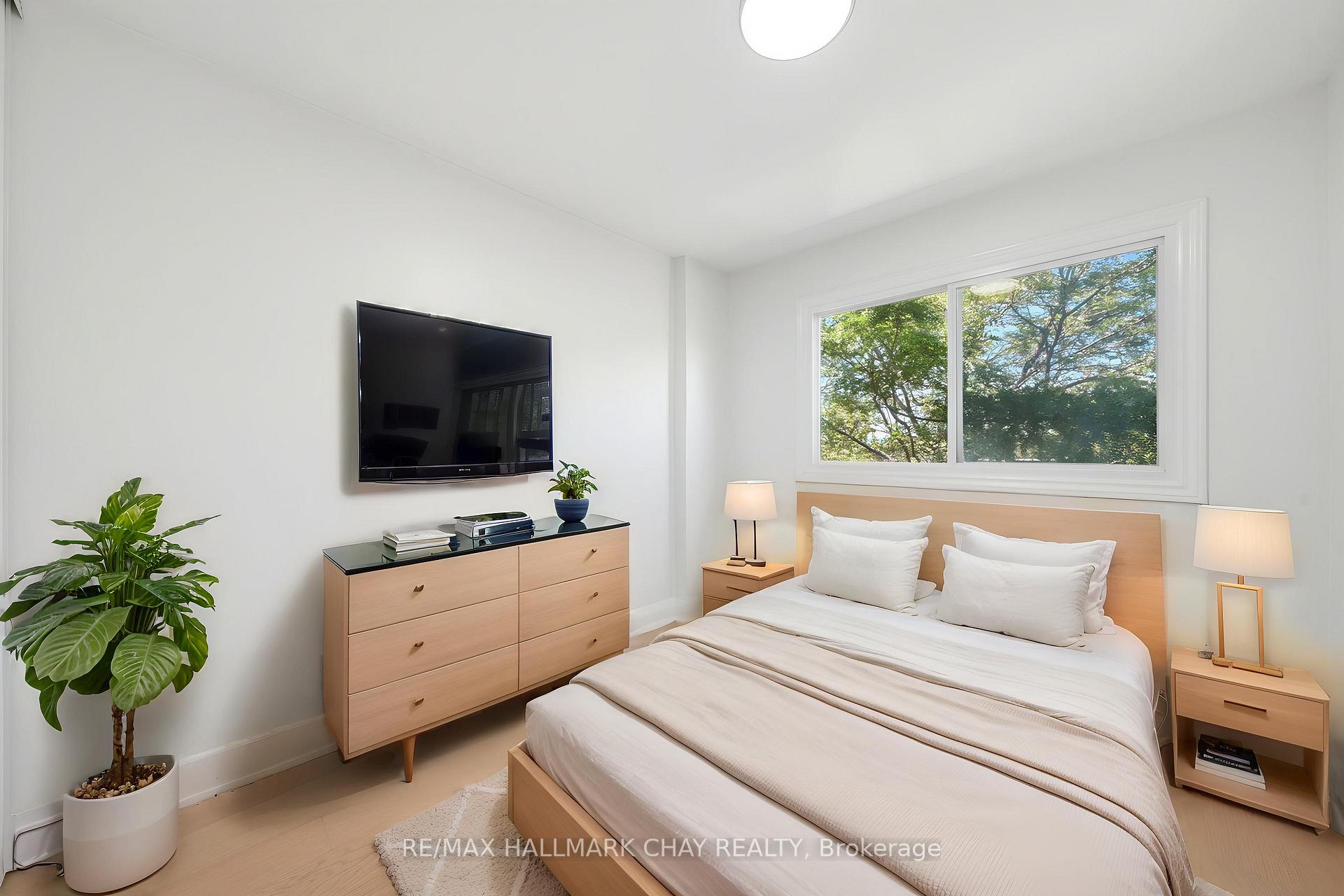 Photo 13 of Unit 6, 52 Adelaide Street, Barrie, Allandale — HOMEH