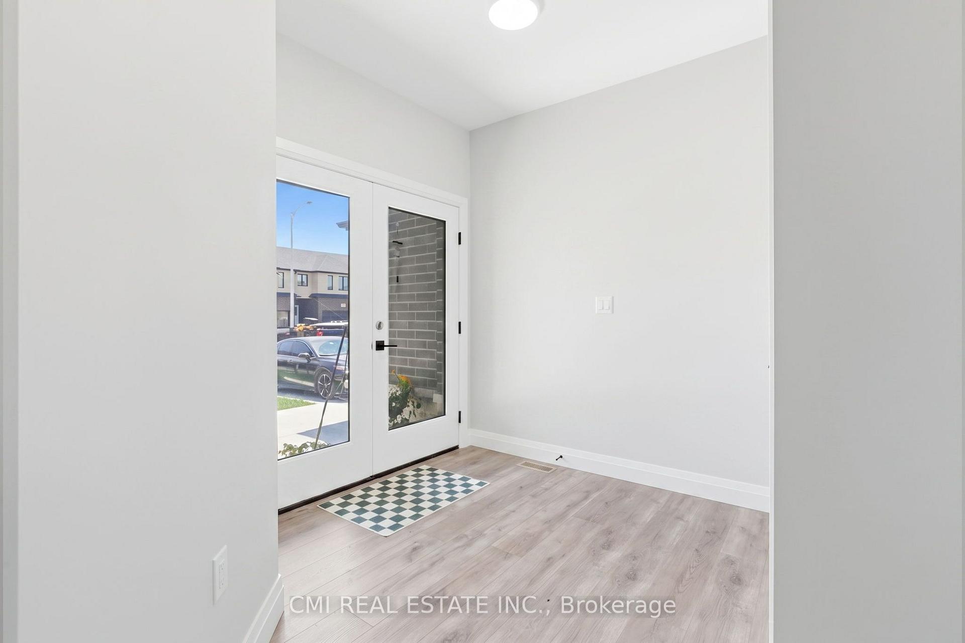 Photo 4 of Unit 10B, 93 Eagle Street, Leamington — HOMEH