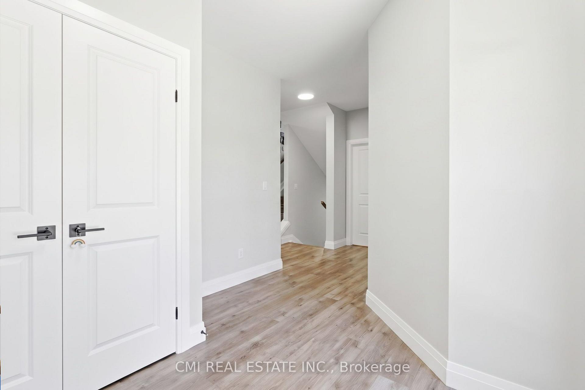Photo 5 of Unit 10B, 93 Eagle Street, Leamington — HOMEH