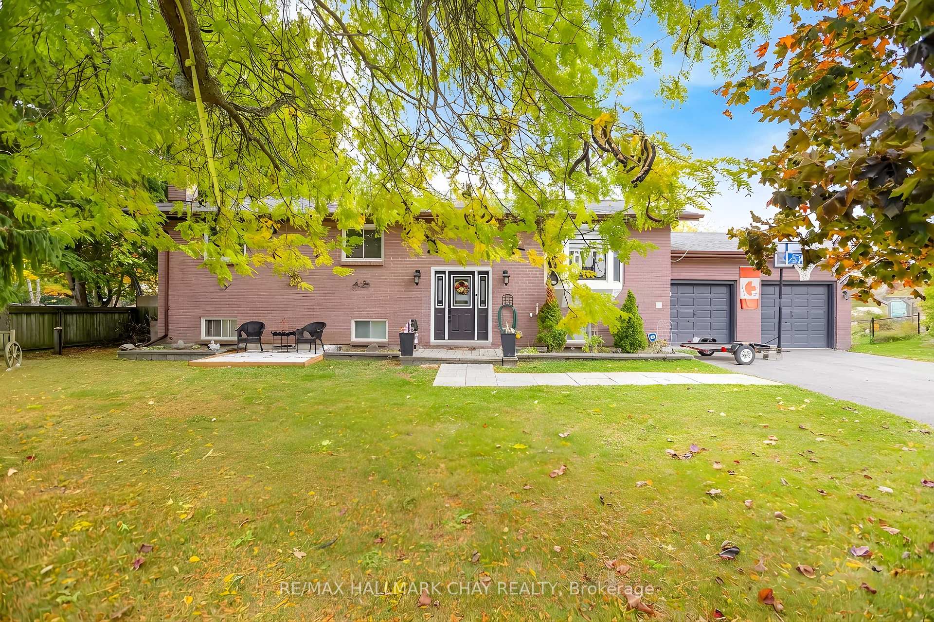 Photo 3 of 20 Howard Avenue, Brock, Beaverton — HOMEH