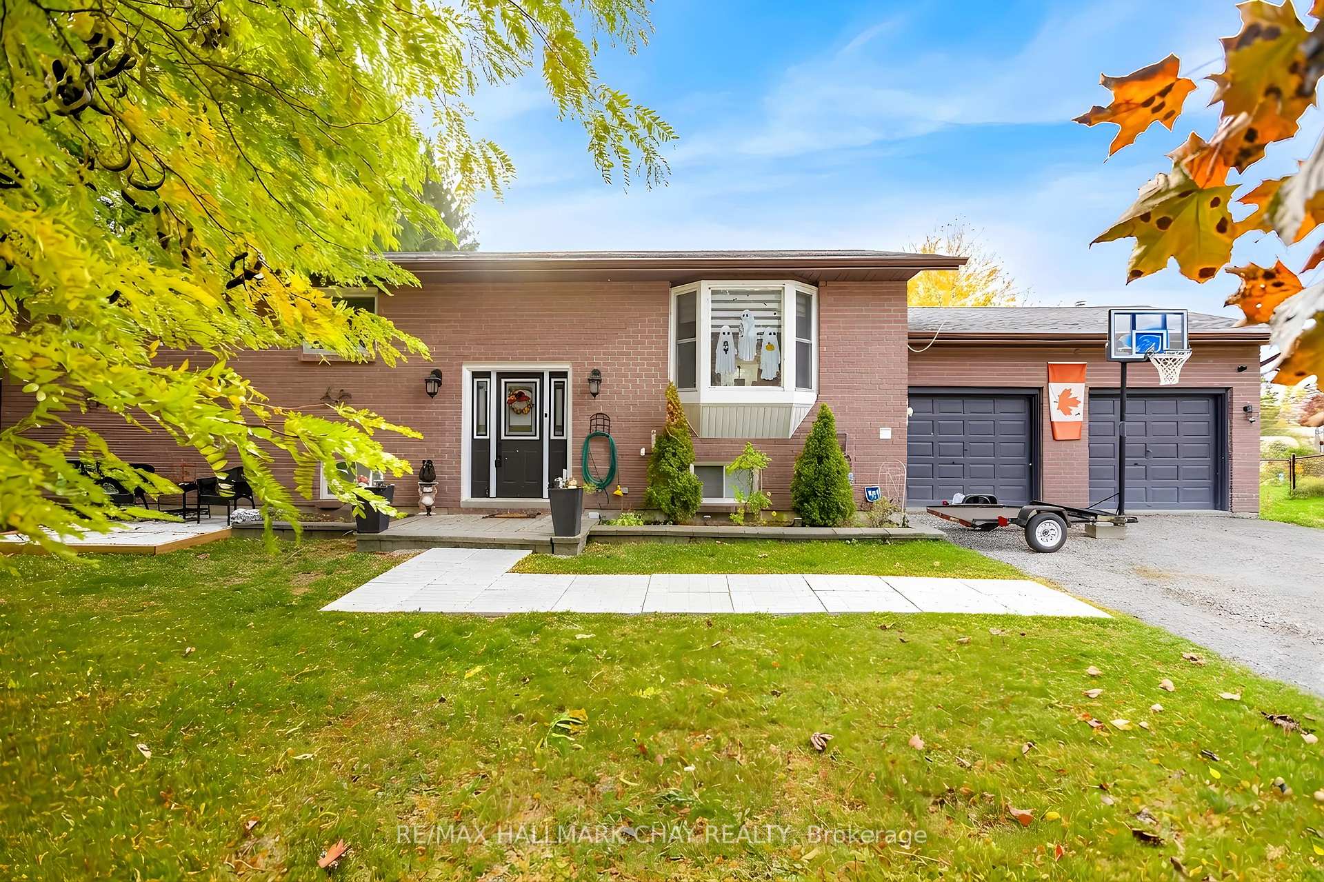 Photo 4 of 20 Howard Avenue, Brock, Beaverton — HOMEH