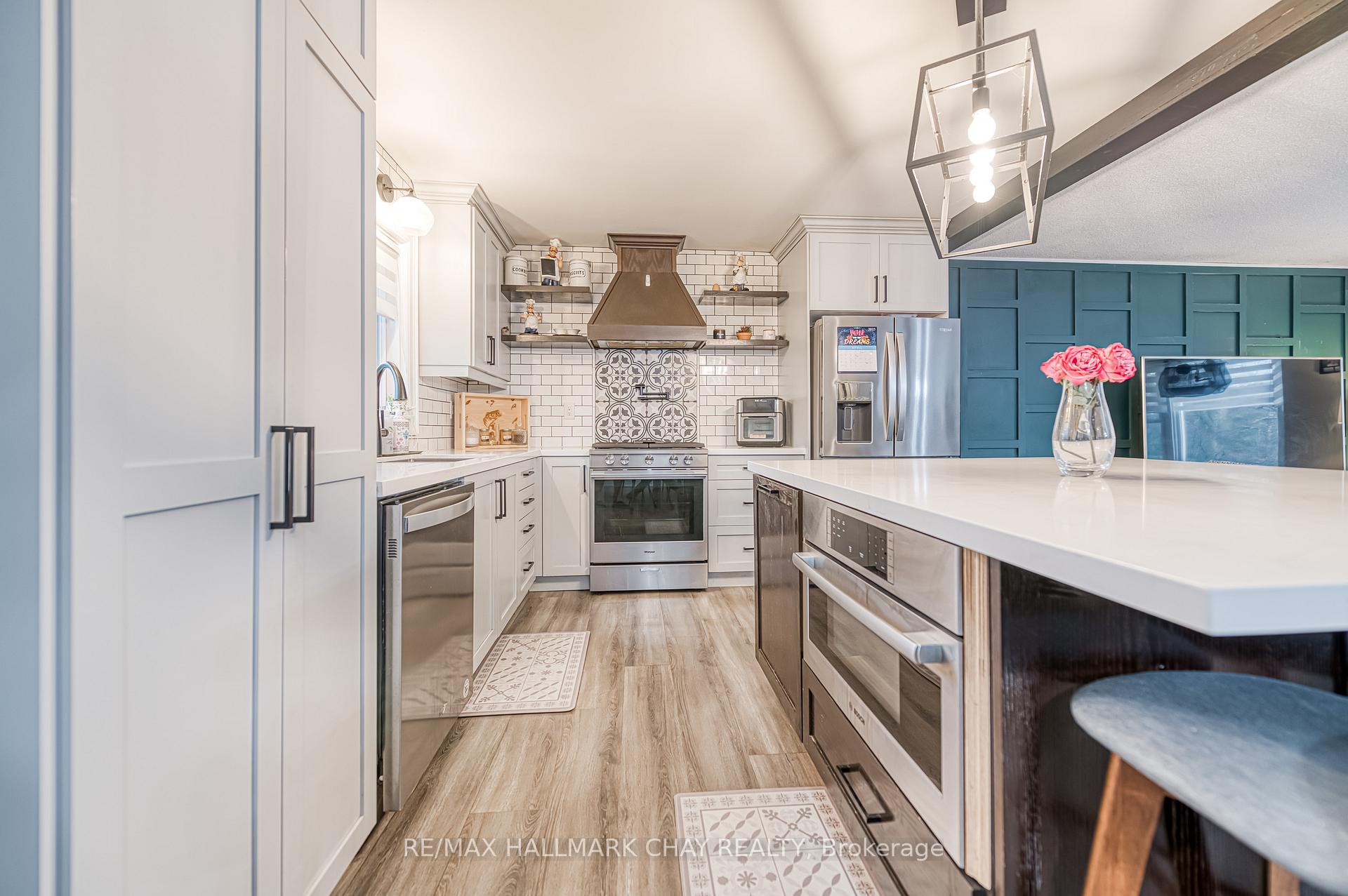 Photo 12 of 20 Howard Avenue, Brock, Beaverton — HOMEH