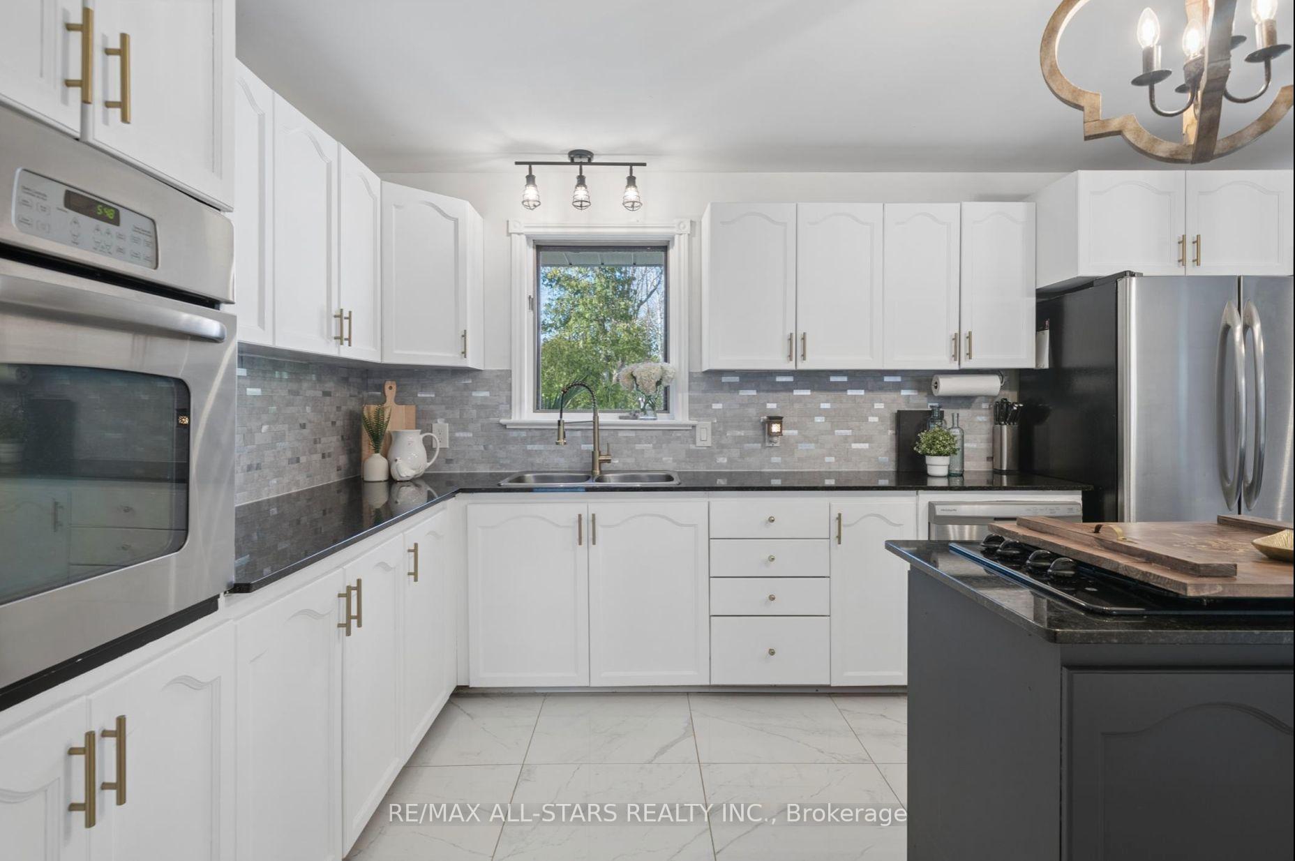 Photo 12 of 127 Pinecrest Road, Georgina, Pefferlaw — HOMEH