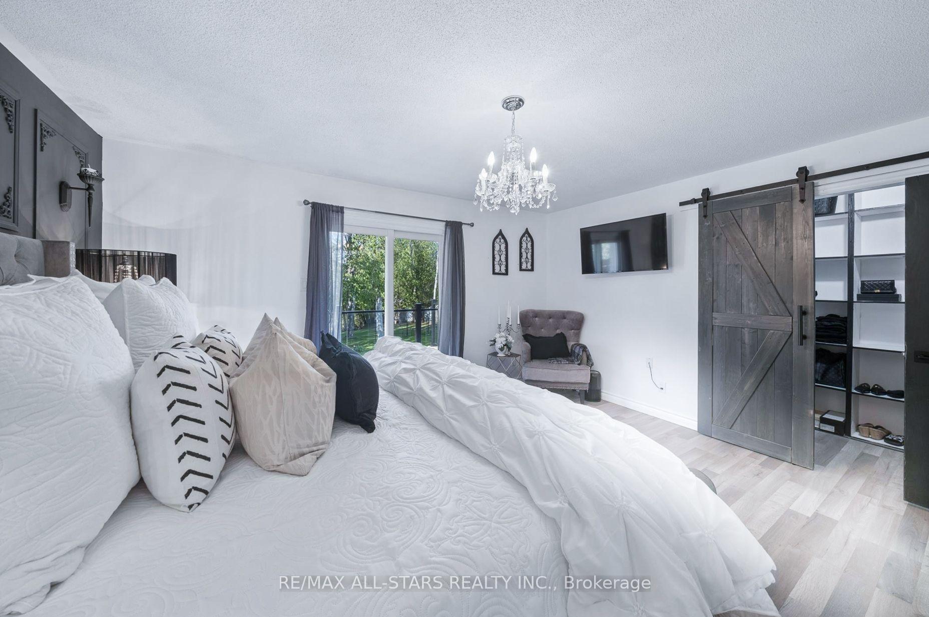 Photo 30 of 127 Pinecrest Road, Georgina, Pefferlaw — HOMEH