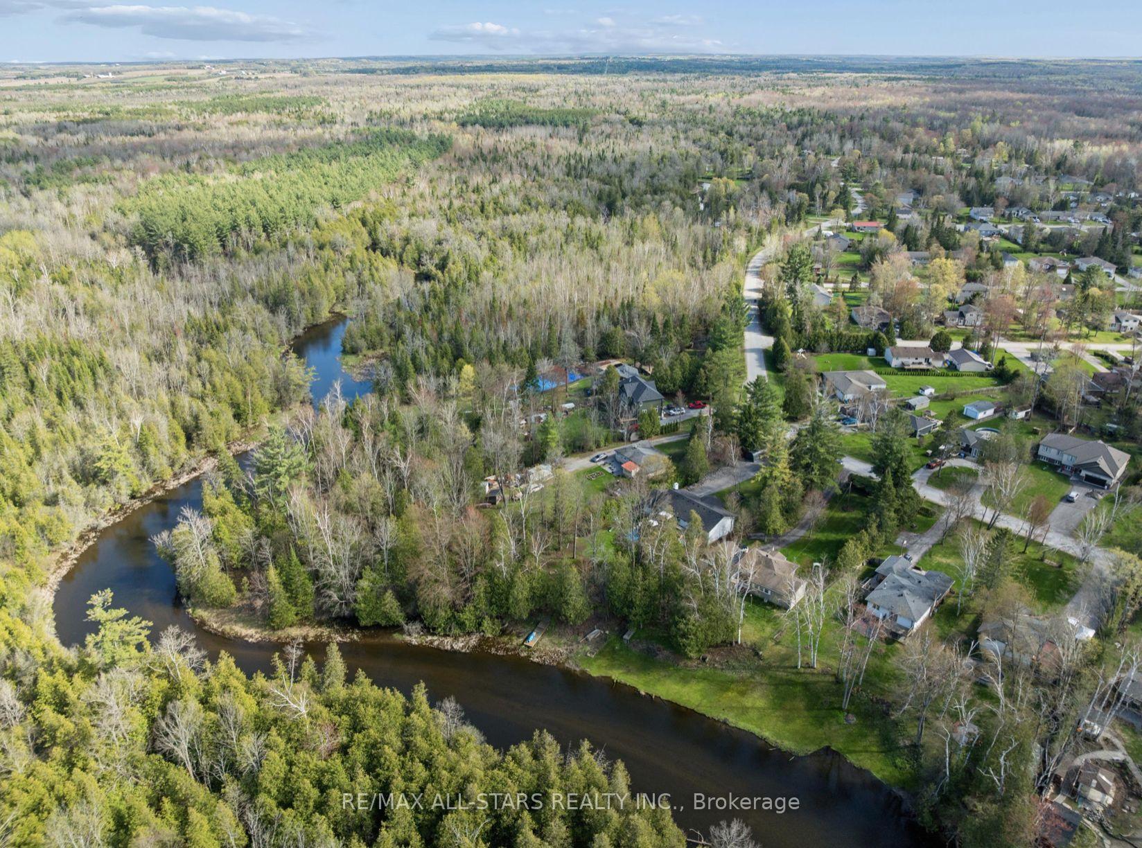 Photo 90 of 127 Pinecrest Road, Georgina, Pefferlaw — HOMEH