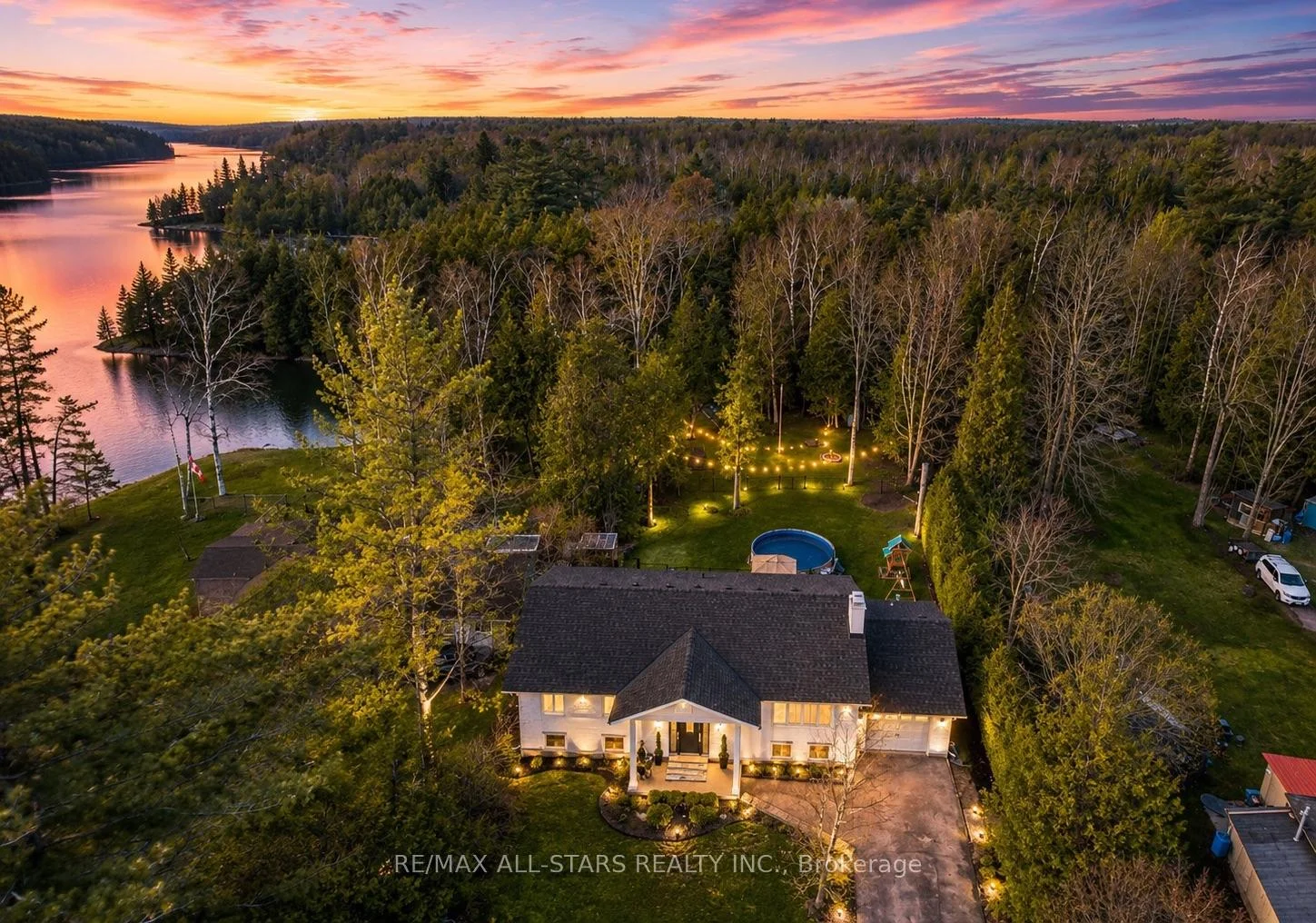 Photo 4 of 127 Pinecrest Road, Georgina, Pefferlaw — HOMEH