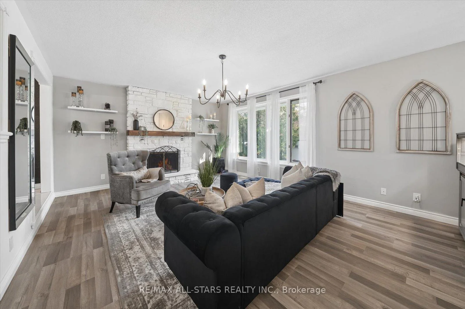 Photo 15 of 127 Pinecrest Road, Georgina, Pefferlaw — HOMEH
