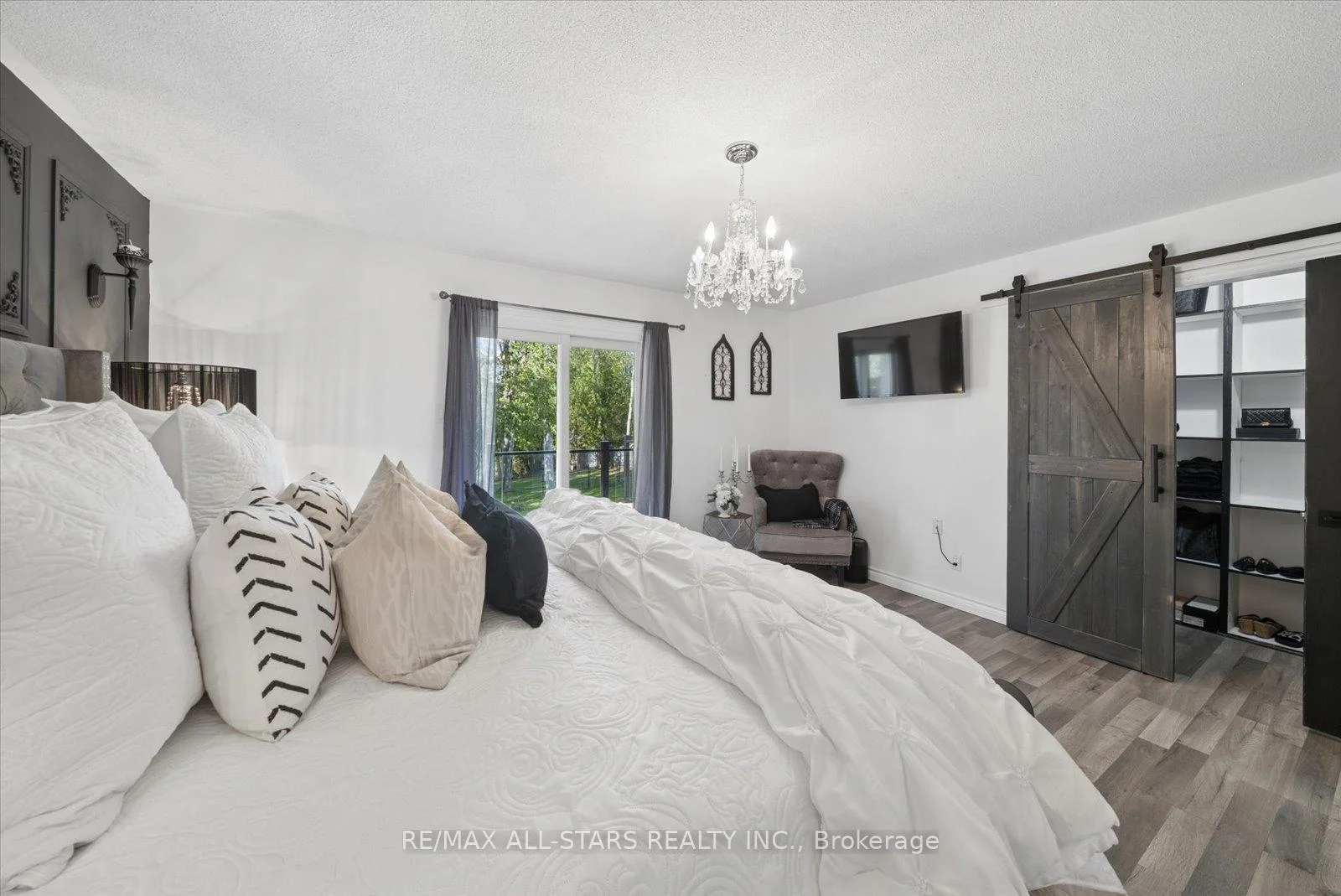 Photo 39 of 127 Pinecrest Road, Georgina, Pefferlaw — HOMEH