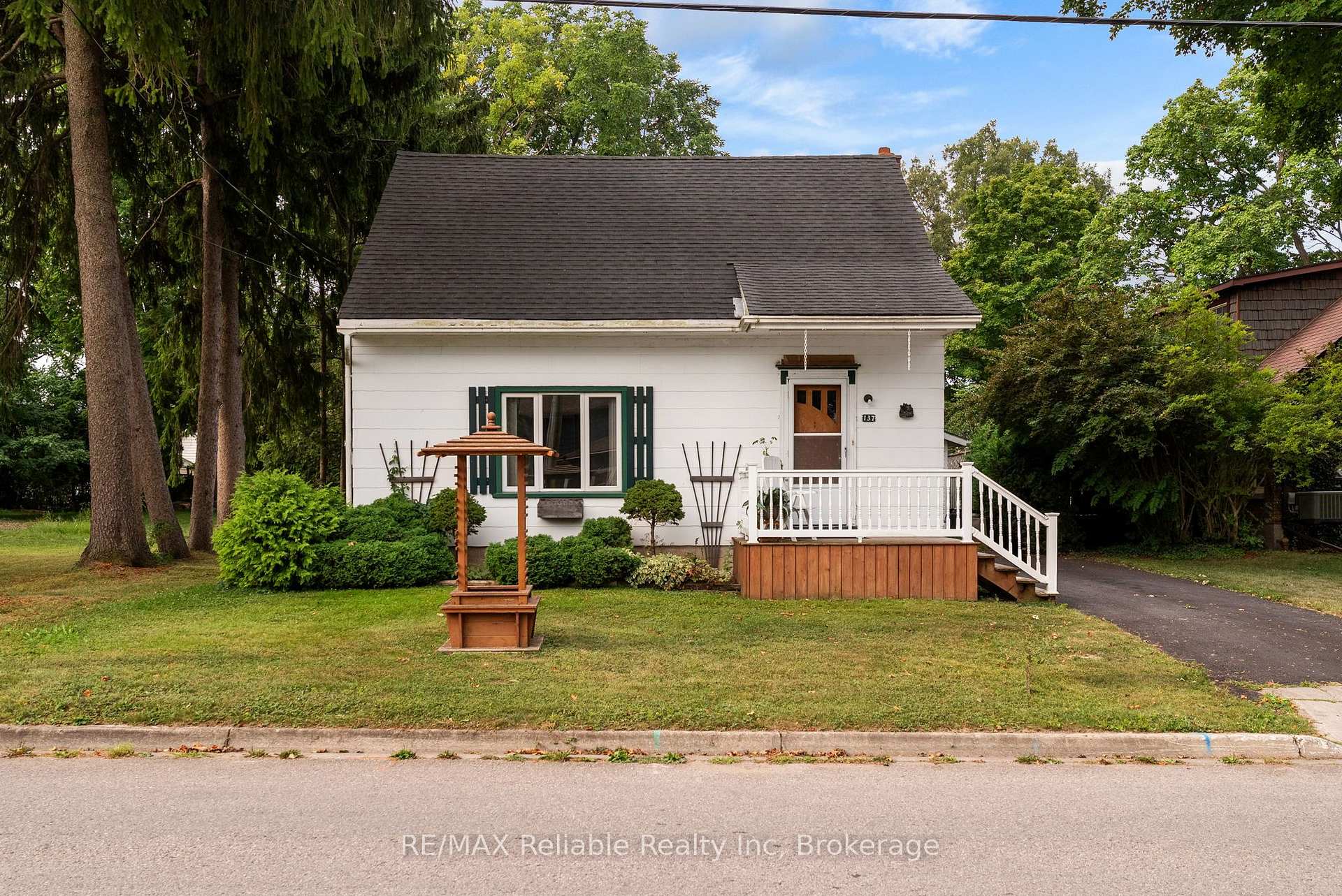 Photo 3 of 137 James Street, Huron East, Seaforth — HOMEH