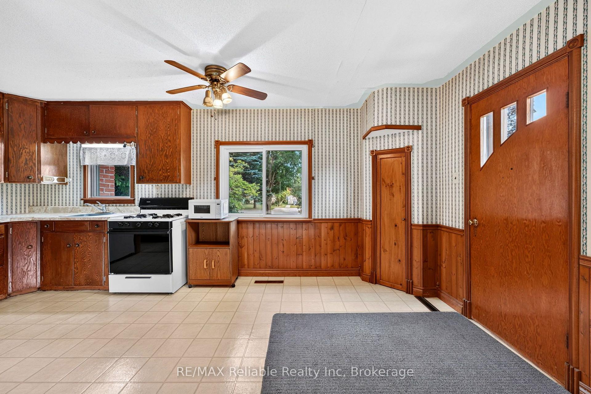 Photo 9 of 137 James Street, Huron East, Seaforth — HOMEH