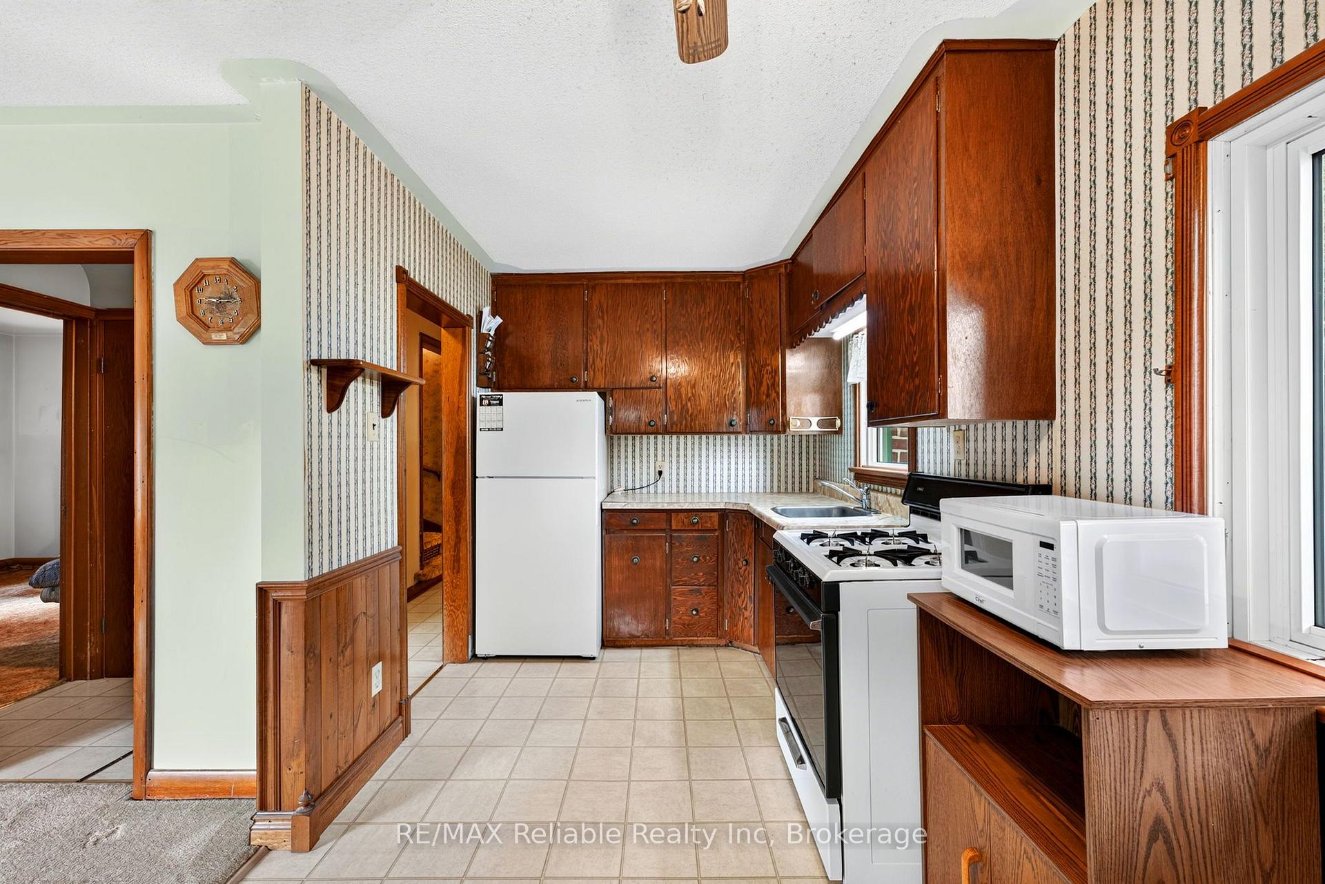 Photo 10 of 137 James Street, Huron East, Seaforth — HOMEH