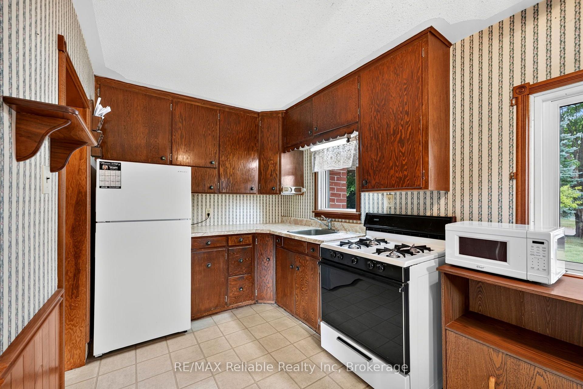Photo 11 of 137 James Street, Huron East, Seaforth — HOMEH