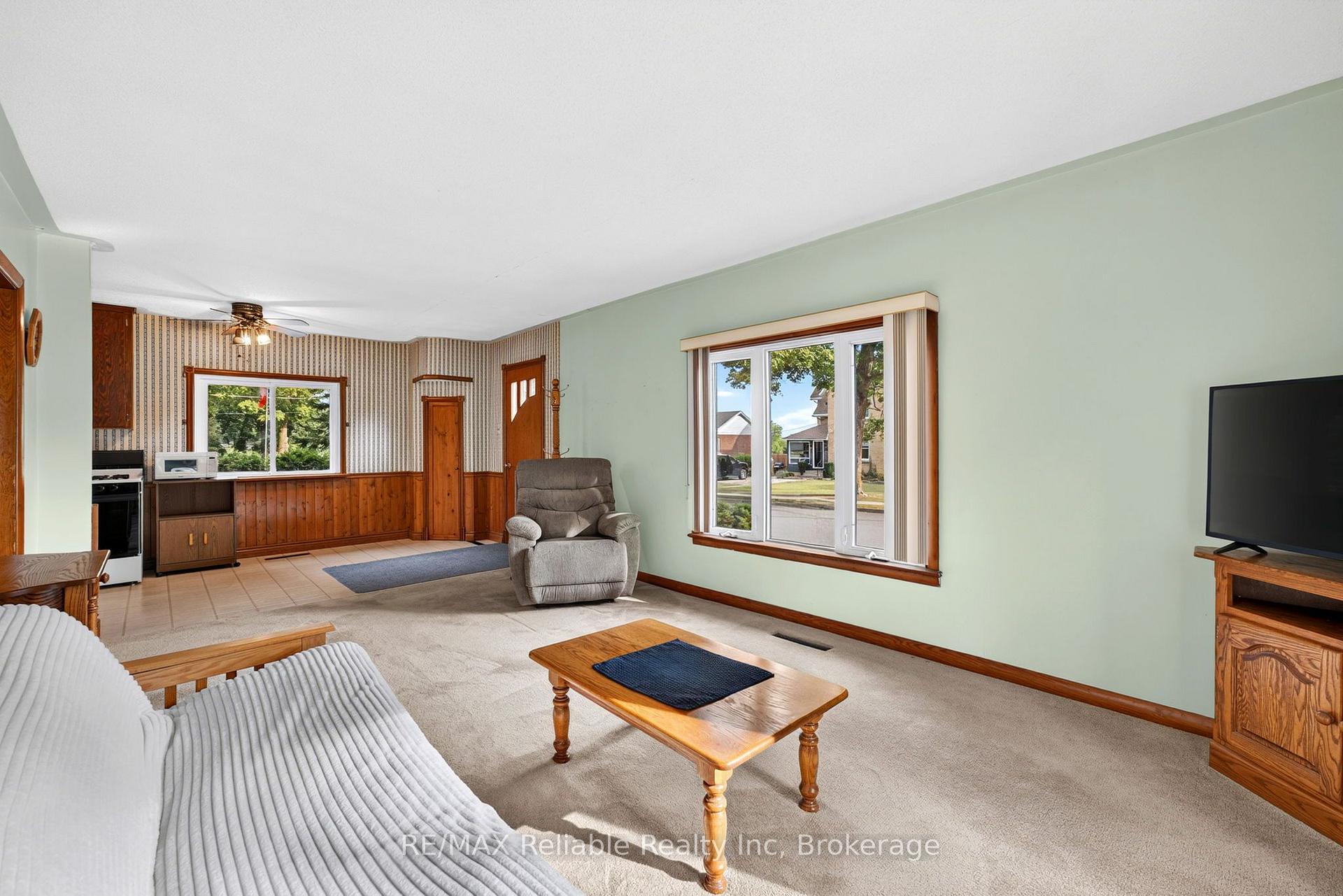 Photo 12 of 137 James Street, Huron East, Seaforth — HOMEH