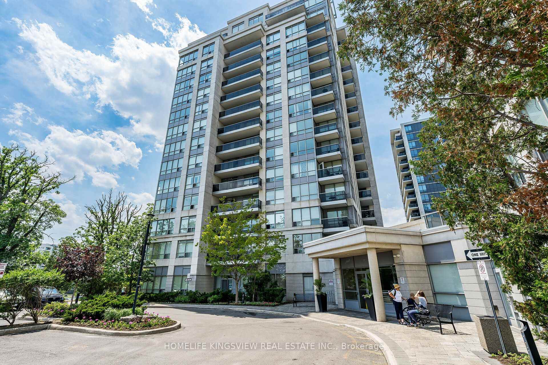 Photo 3 of Unit 807, 60 Disera Drive, Vaughan, Beverley Glen — HOMEH
