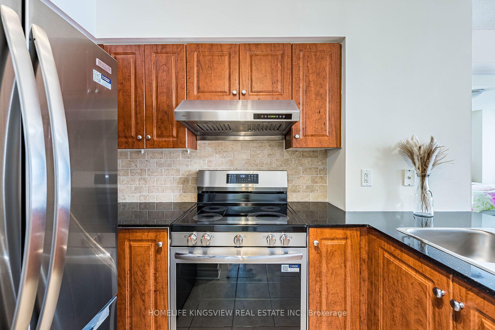 Photo 16 of Unit 807, 60 Disera Drive, Vaughan, Beverley Glen — HOMEH