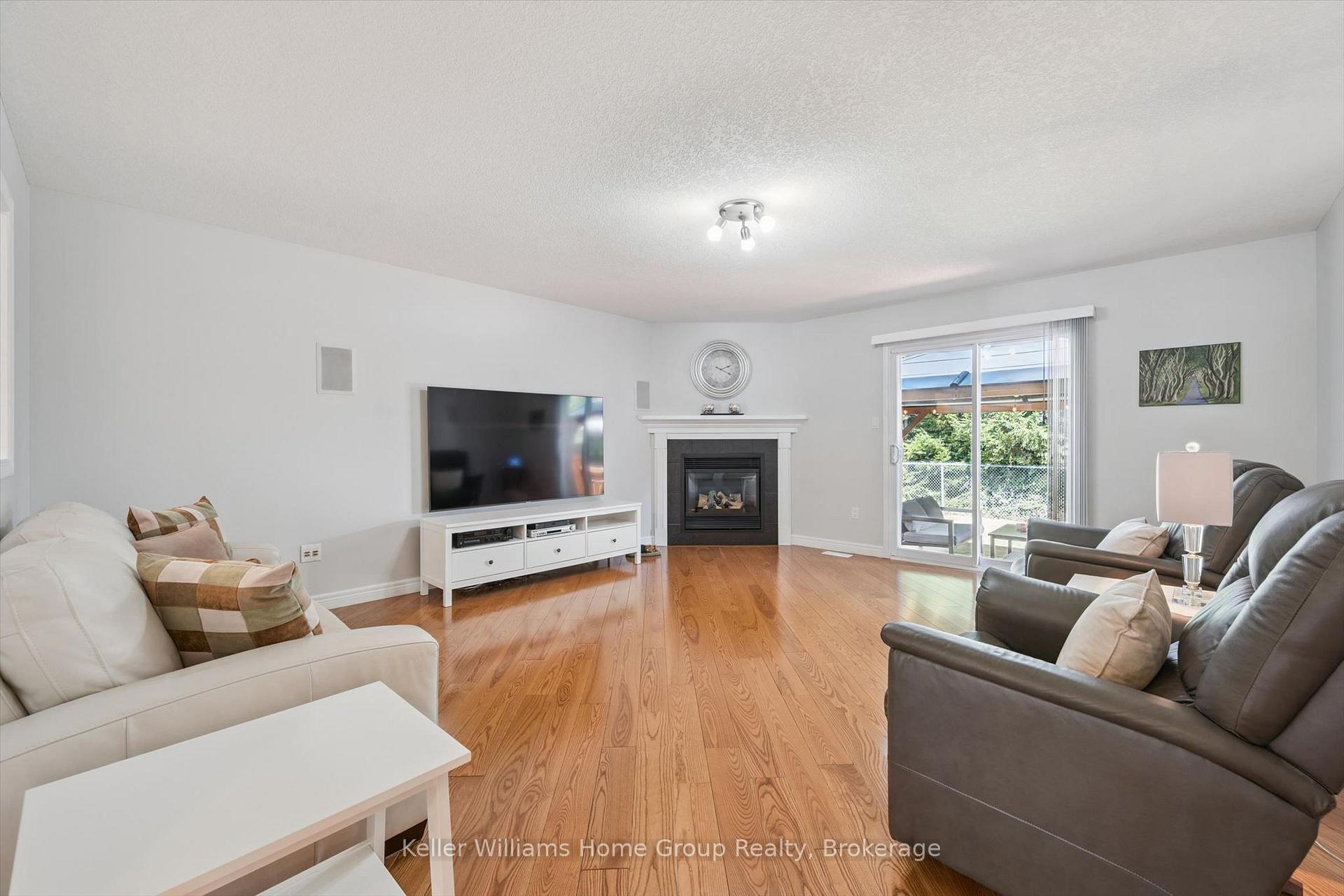 Photo 8 of 63 Cherry Hill Place, Centre Wellington, Fergus — HOMEH