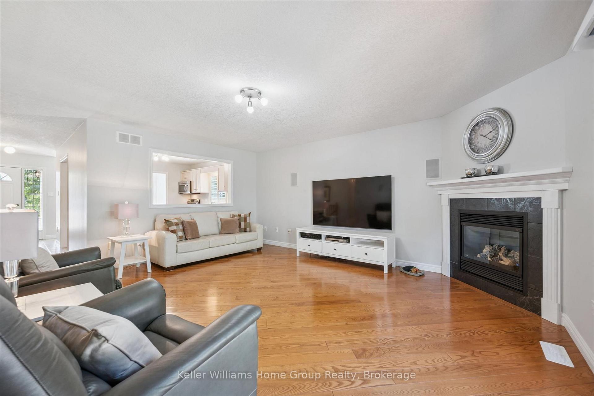 Photo 10 of 63 Cherry Hill Place, Centre Wellington, Fergus — HOMEH