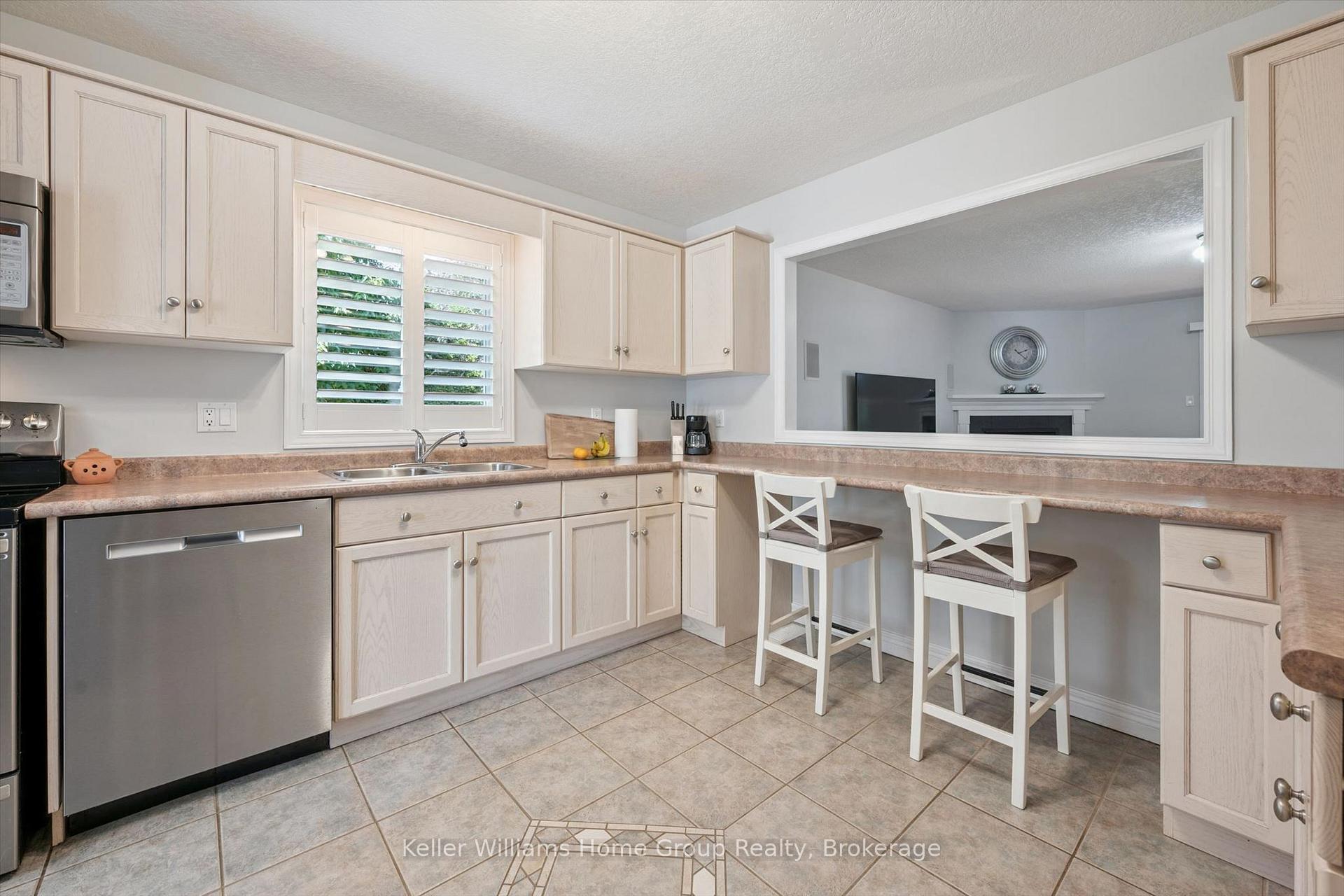 Photo 11 of 63 Cherry Hill Place, Centre Wellington, Fergus — HOMEH