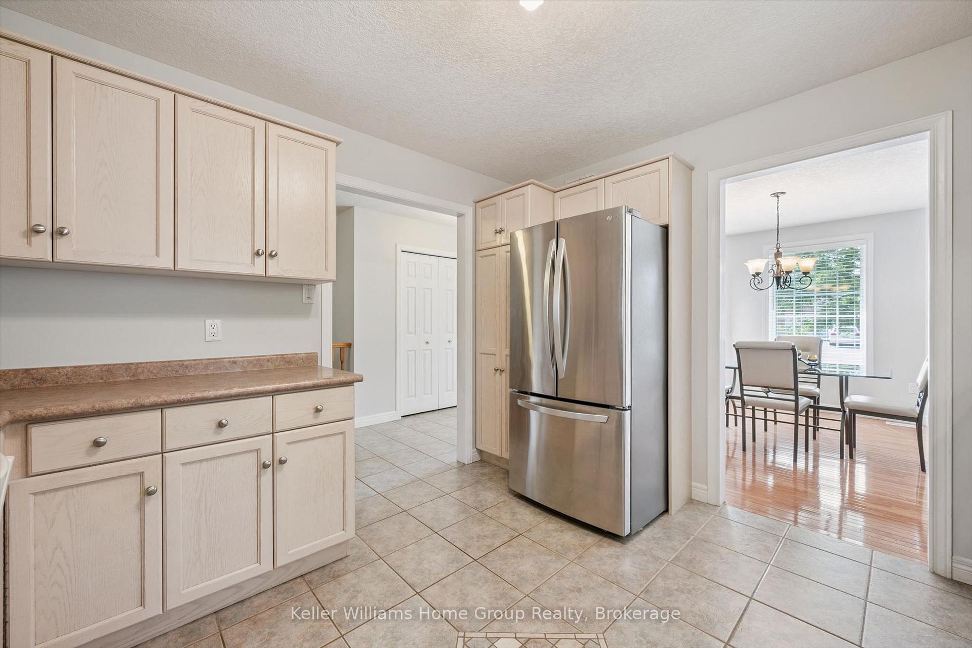 Photo 13 of 63 Cherry Hill Place, Centre Wellington, Fergus — HOMEH