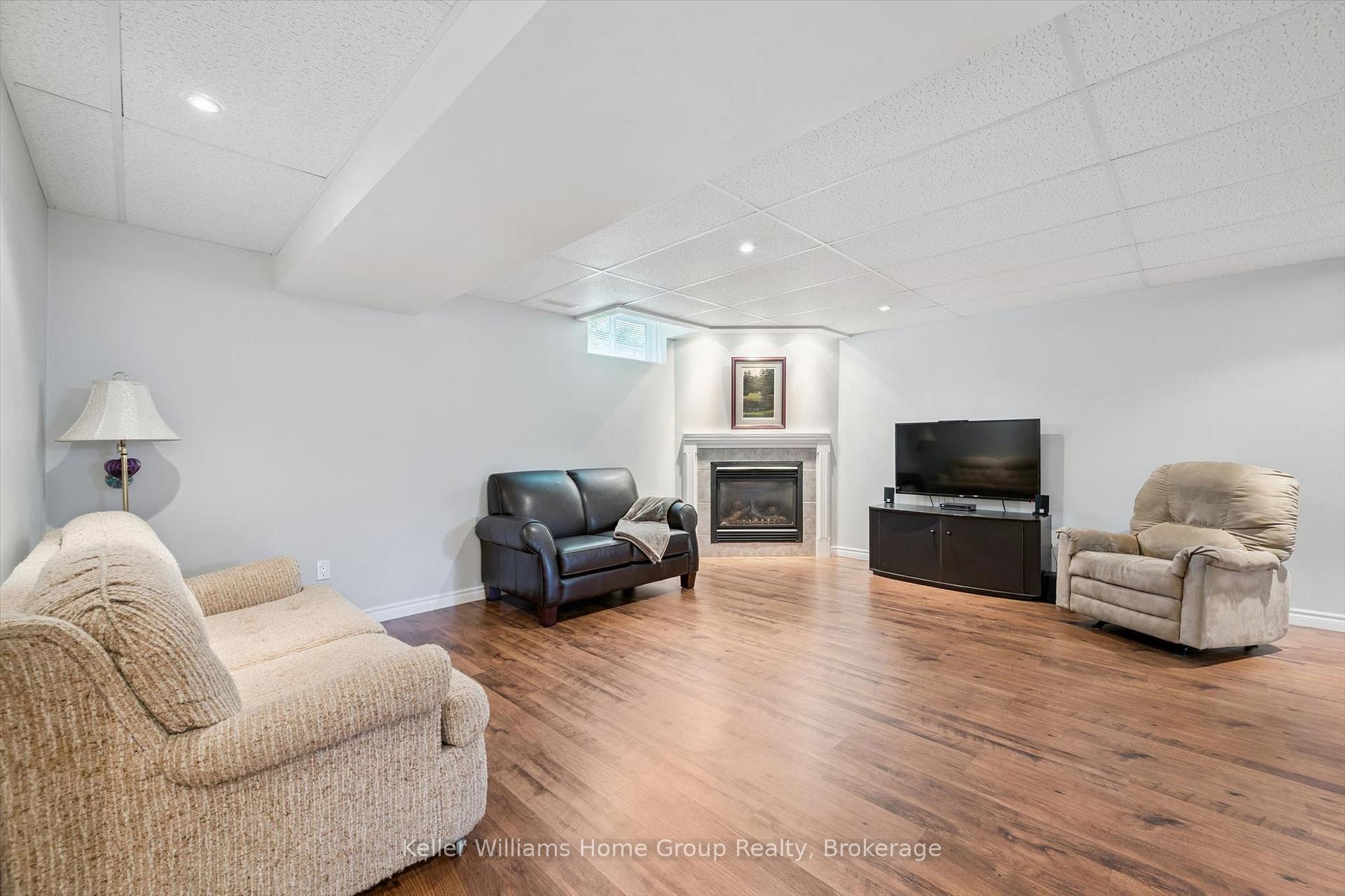 Photo 24 of 63 Cherry Hill Place, Centre Wellington, Fergus — HOMEH