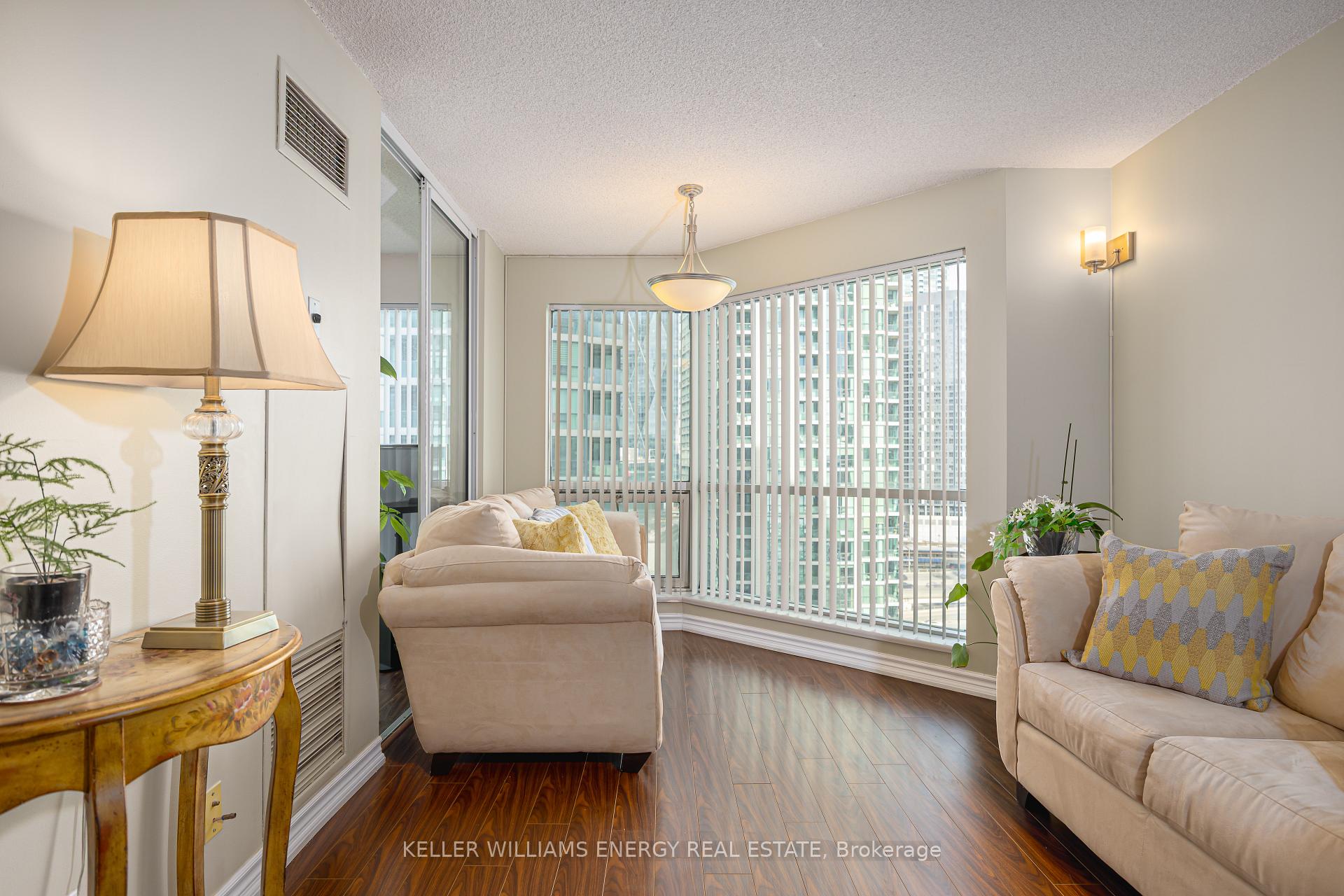 Photo 8 of Unit 1604, 10 Yonge Street, Toronto, Waterfront Communities — HOMEH
