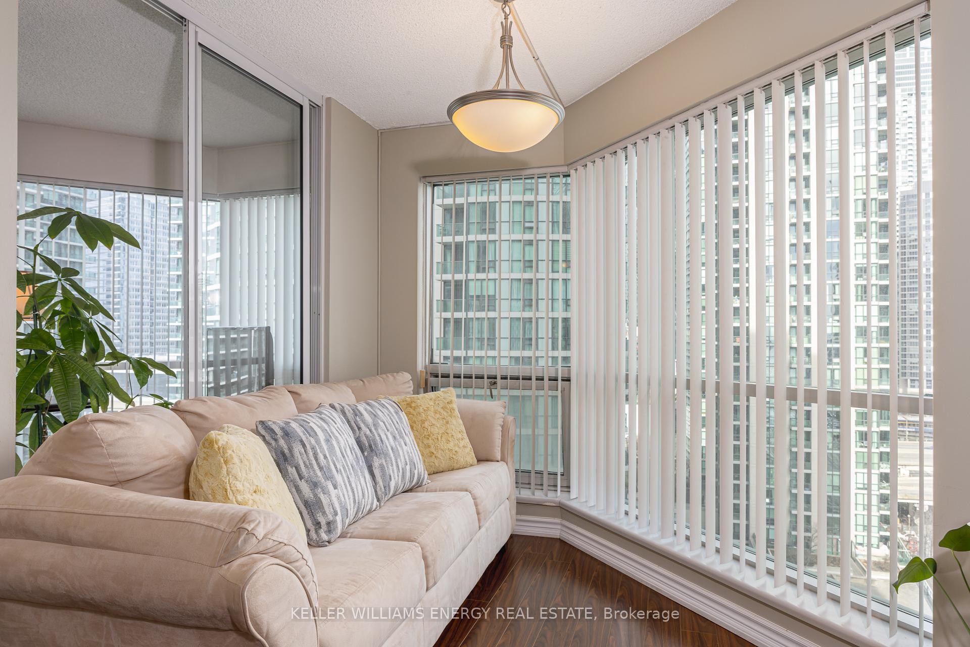 Photo 9 of Unit 1604, 10 Yonge Street, Toronto, Waterfront Communities — HOMEH
