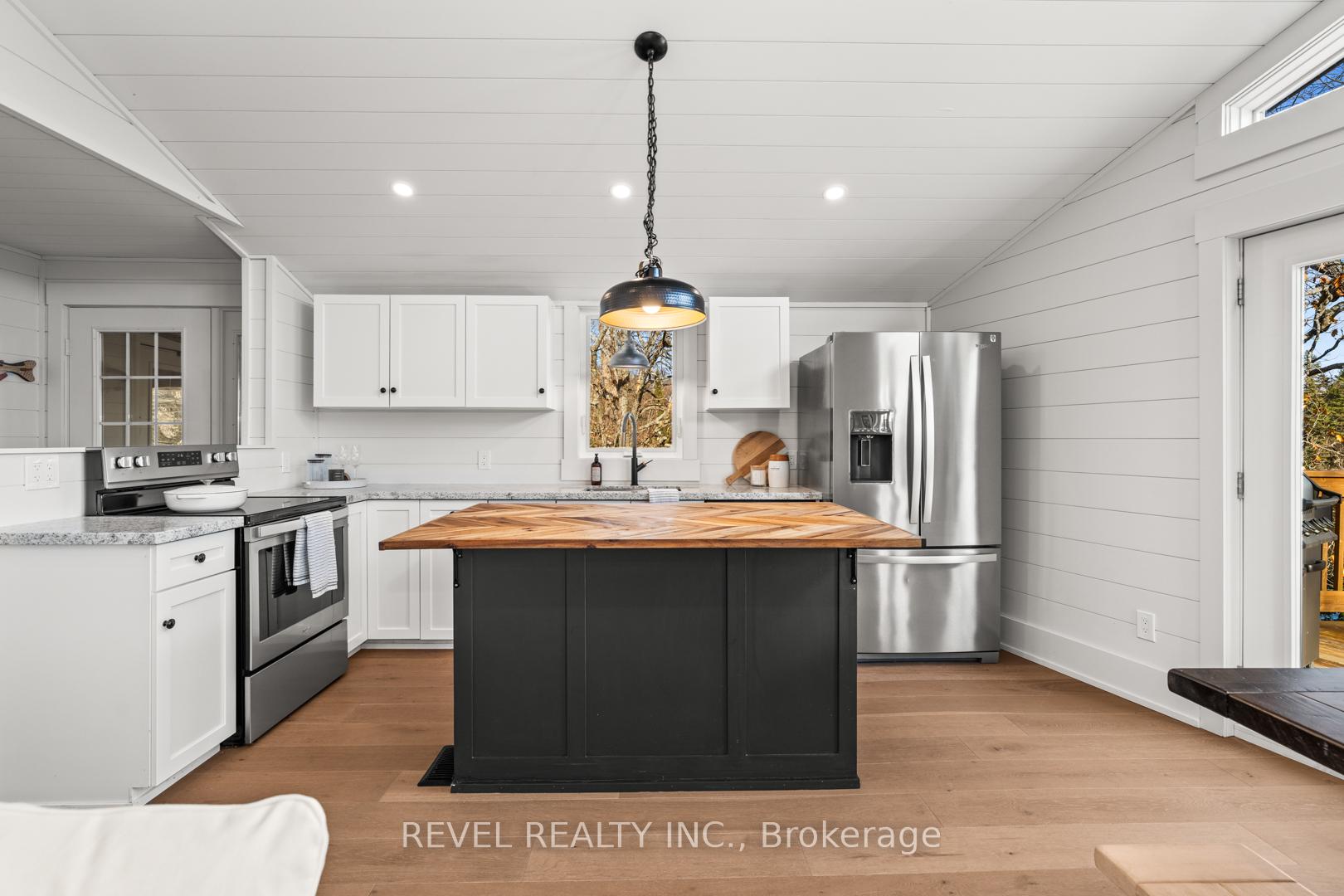 Photo 10 of 300 Green Lane, Whitestone, Hagerman — HOMEH