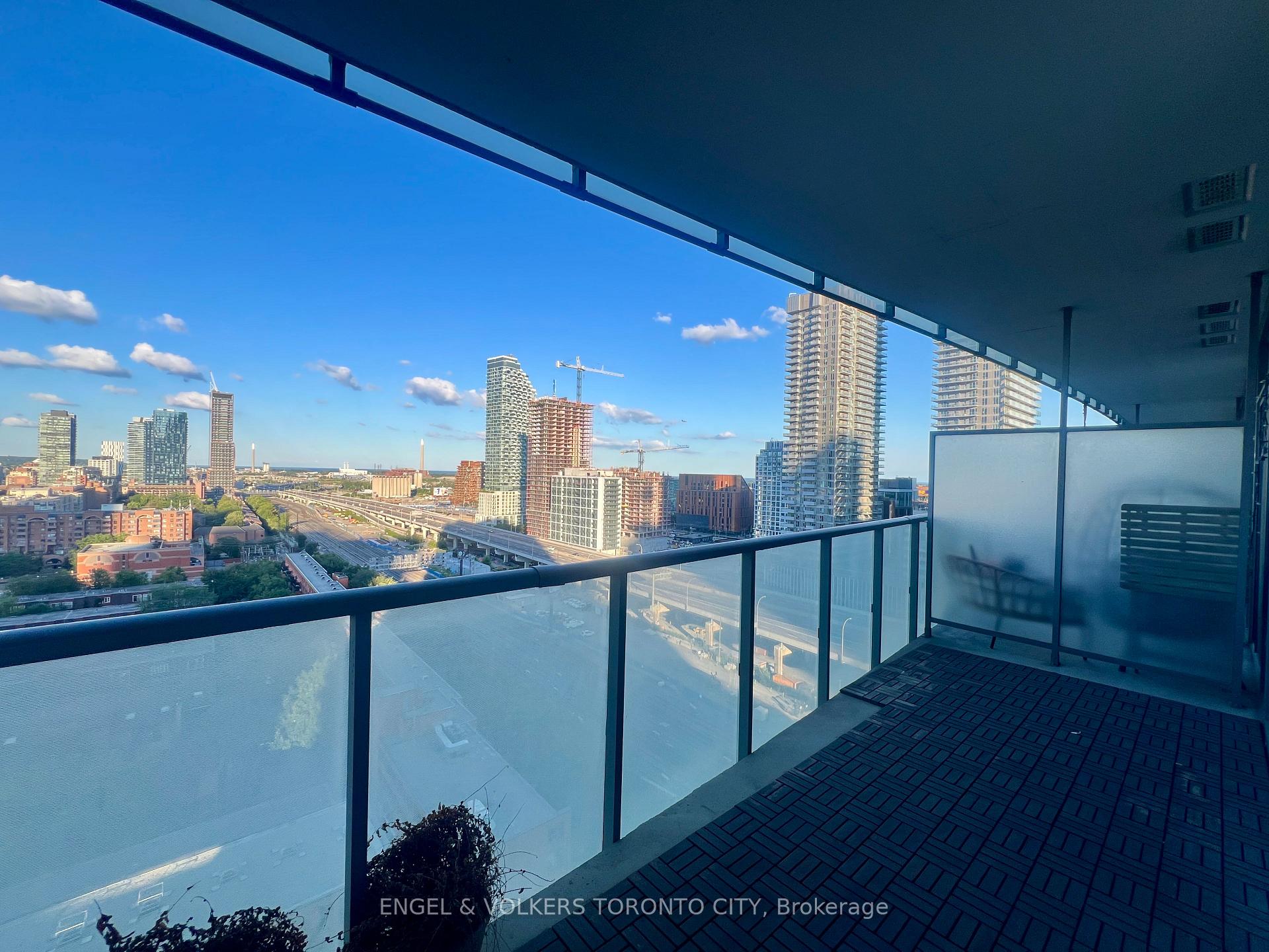 Photo 5 of Unit 1608, 1 Market Street, Toronto, Waterfront Communities — HOMEH