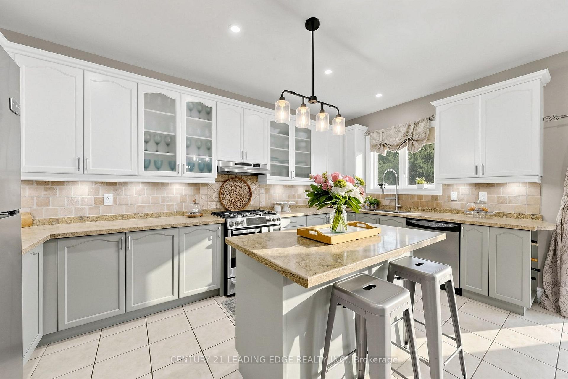 Photo 9 of 48 Tanis Crescent, Scarborough, Centennial Scarborough — HOMEH
