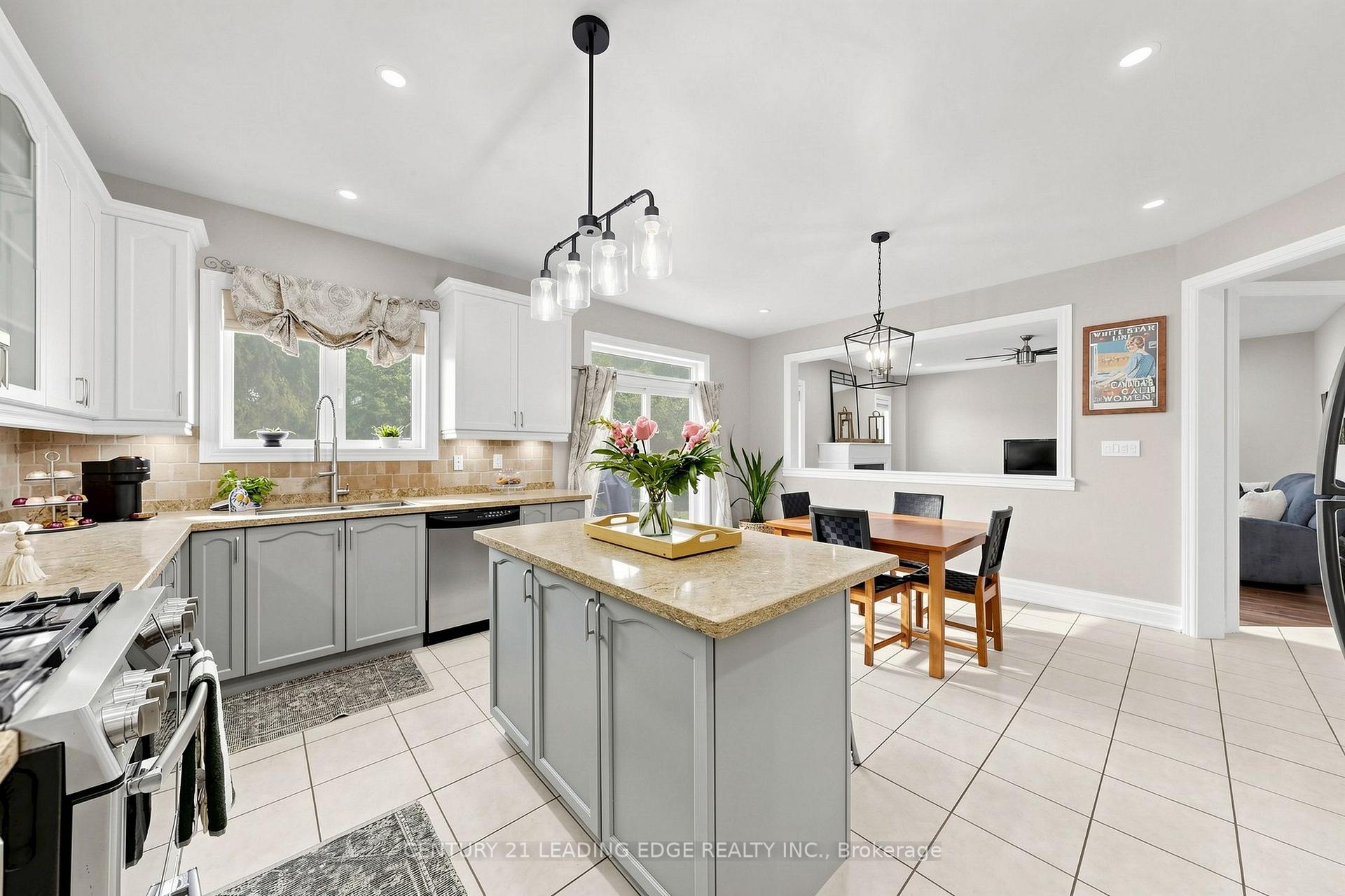 Photo 11 of 48 Tanis Crescent, Scarborough, Centennial Scarborough — HOMEH