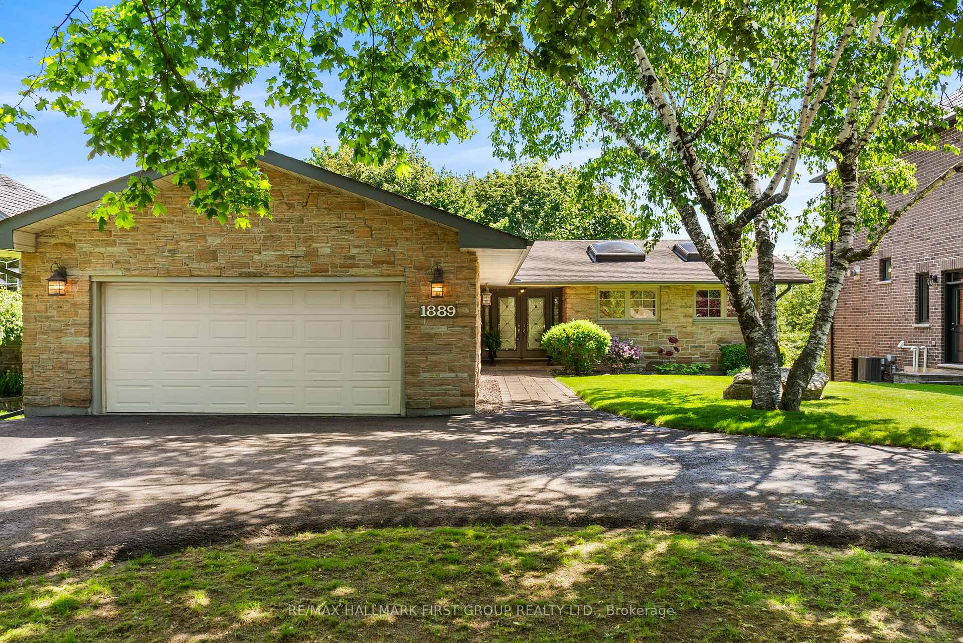 Photo of 1889 Appleview Road