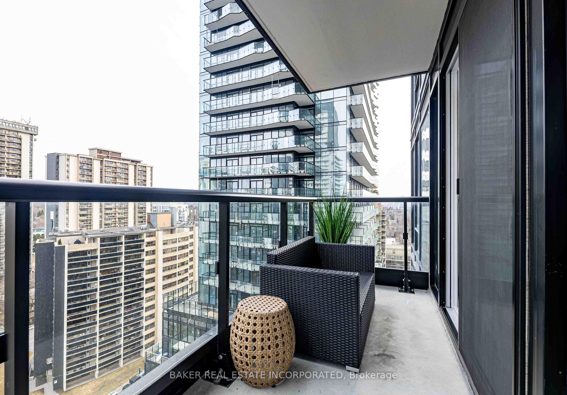 Photo 14 of Unit 1410, 223 Redpath Avenue, Toronto, Mount Pleasant West — HOMEH