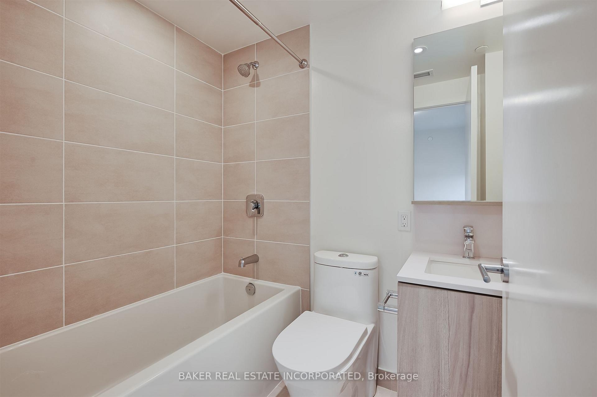 Photo 11 of Unit 3402, 223 Redpath Avenue, Toronto, Mount Pleasant West — HOMEH