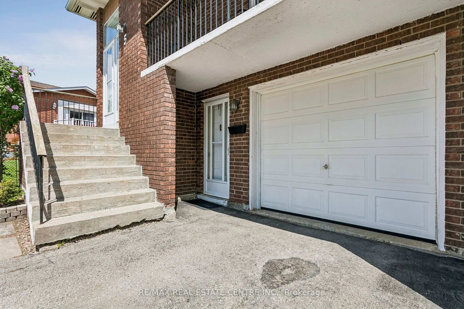 Photo 3 of 5 Hockley Path, Brampton, Madoc — HOMEH