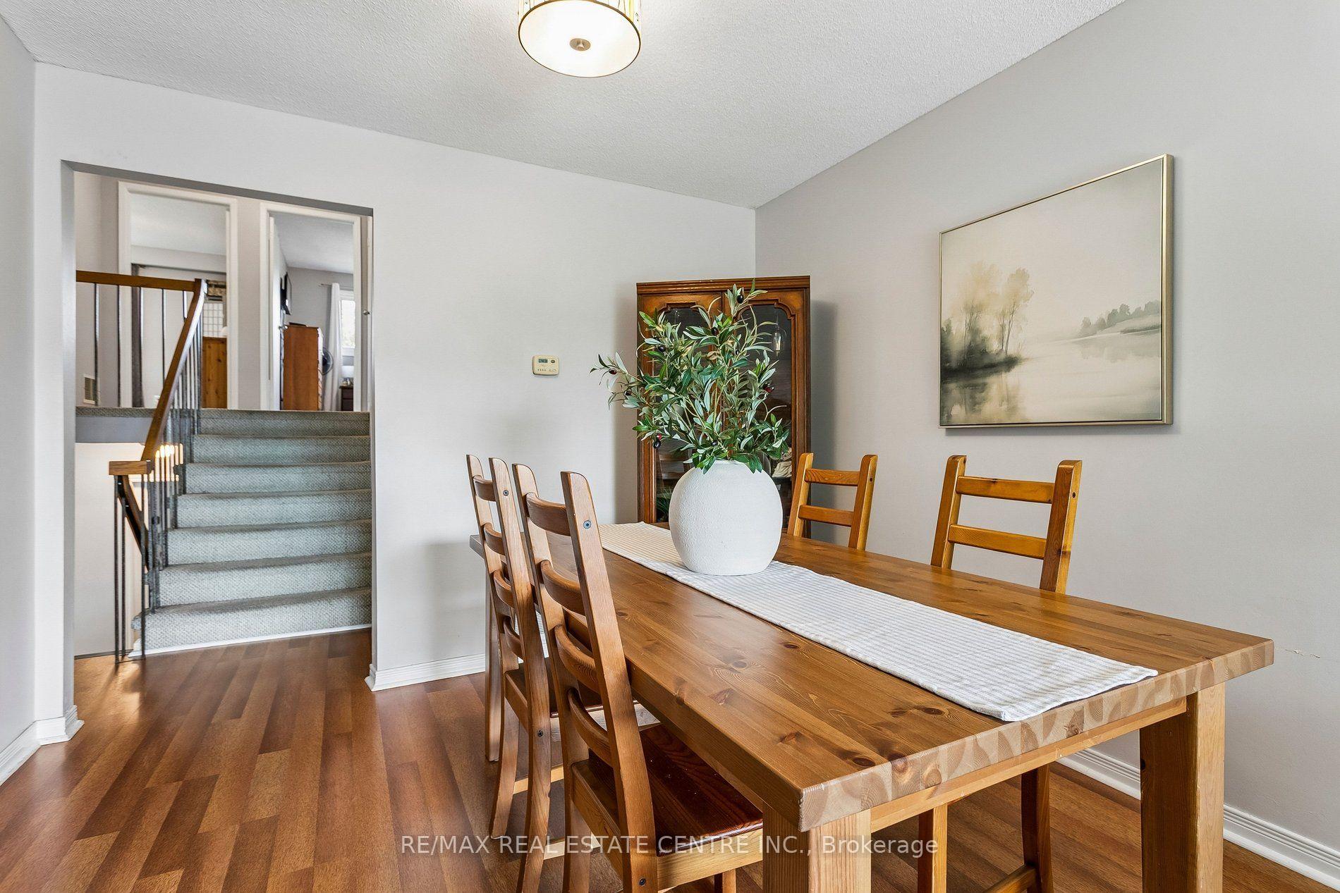 Photo 13 of 5 Hockley Path, Brampton, Madoc — HOMEH