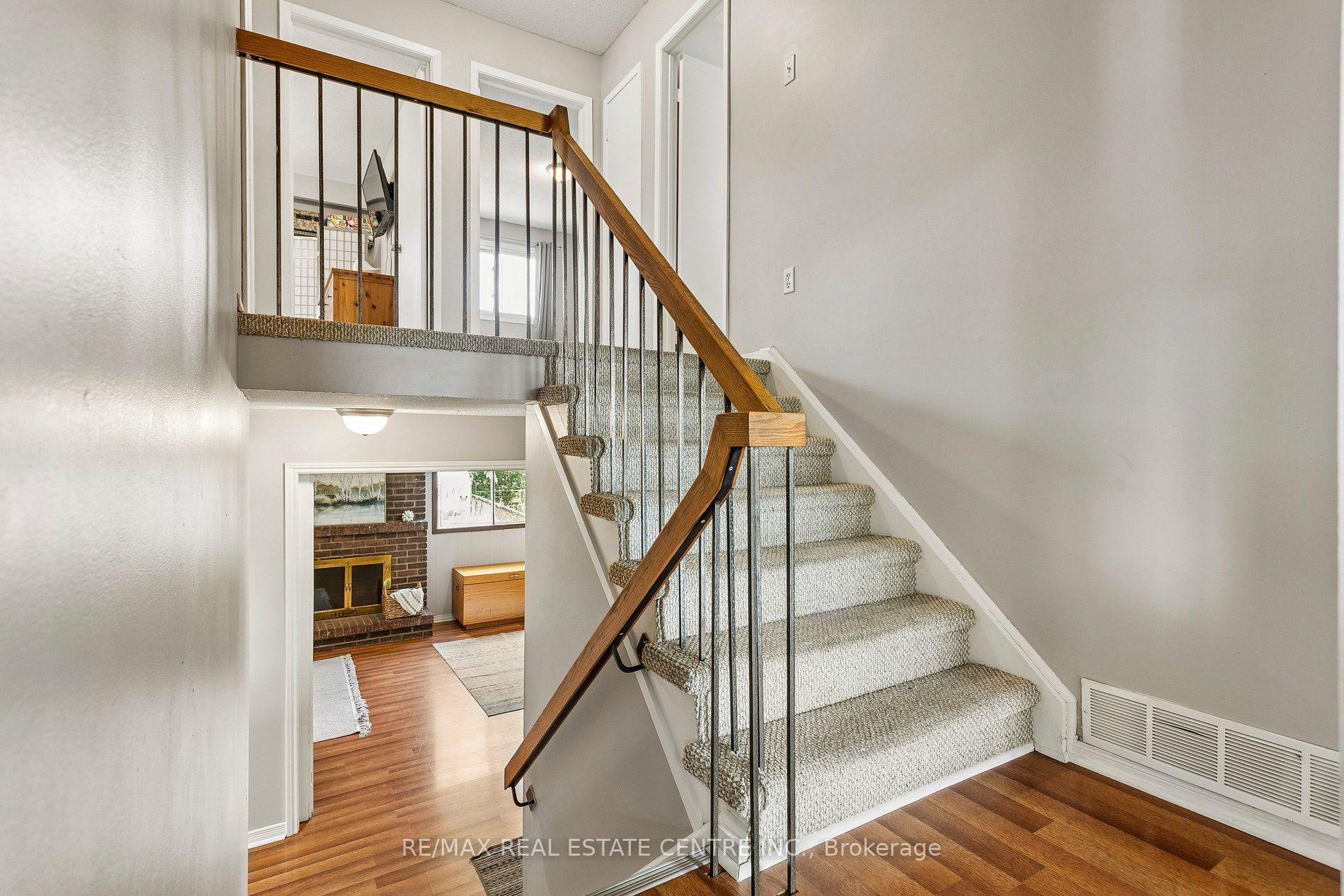 Photo 33 of 5 Hockley Path, Brampton, Madoc — HOMEH