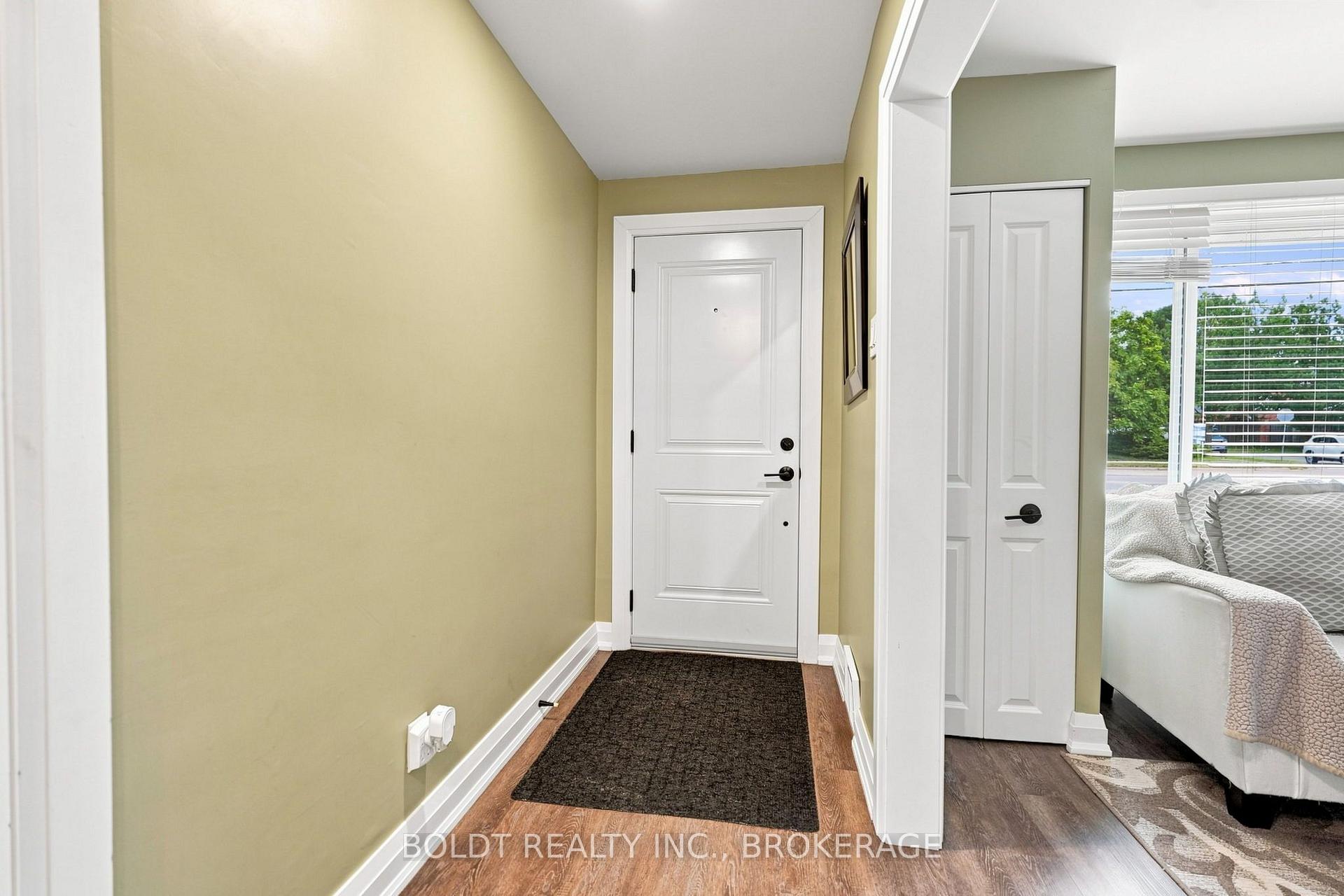 Photo 3 of 8166 Thorold Stone (Main) Road, Niagara Falls, Ascot — HOMEH